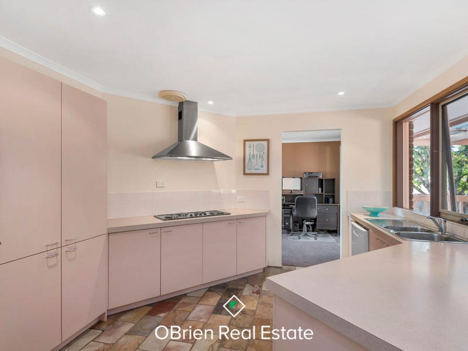 10 Southwell Close, Endeavour Hills, VIC 3802, Endeavour Hills - Thumbnail 3