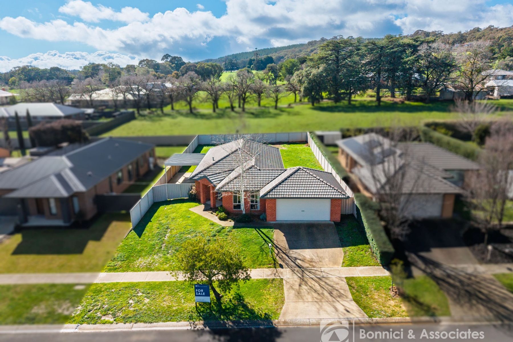 5 Hayes Drive, Beechworth - Image 1