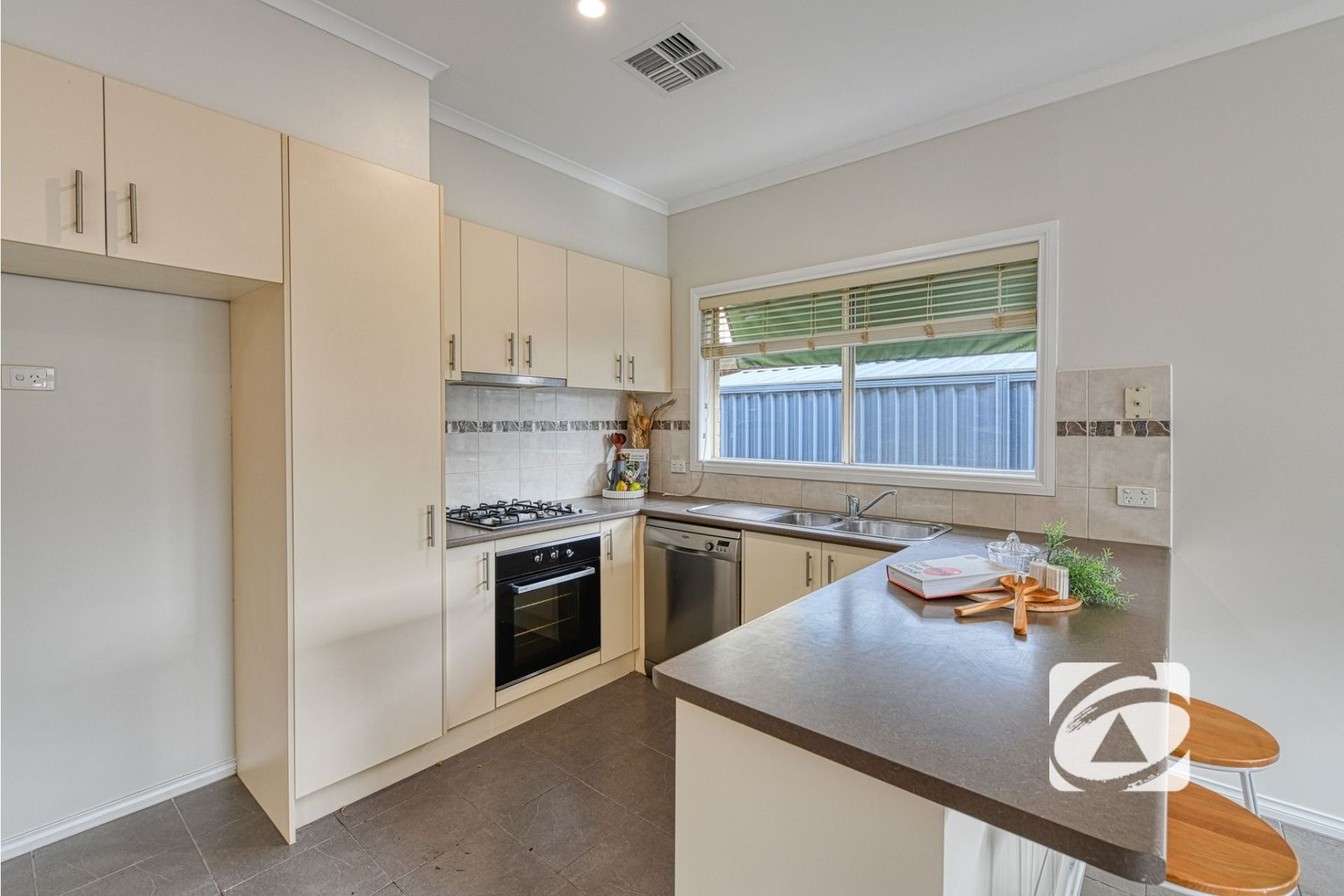 20 Laurina Link, Pakenham VIC 3810, Pakenham - Thumbnail 2