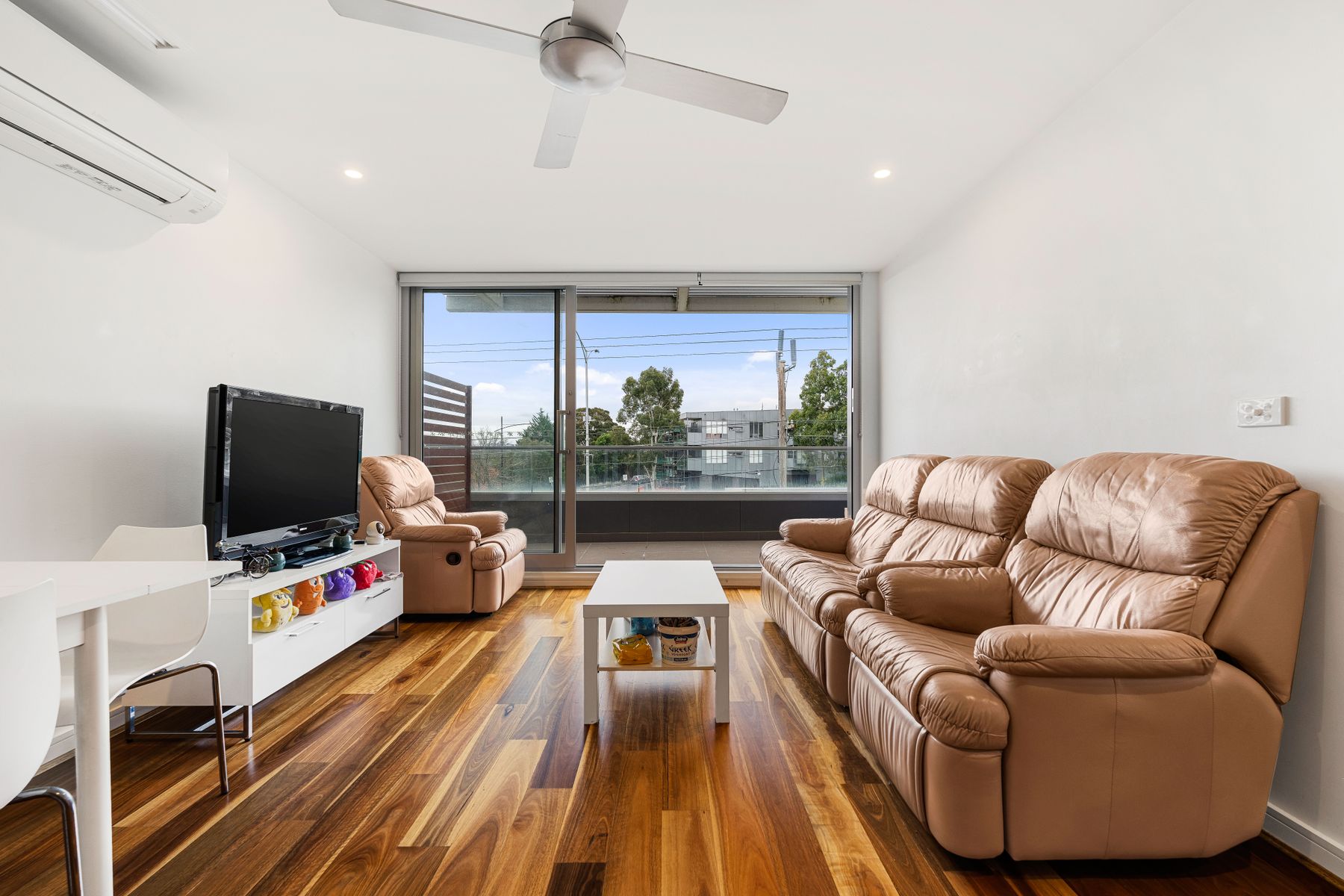308/326, Burwood - Thumbnail 2