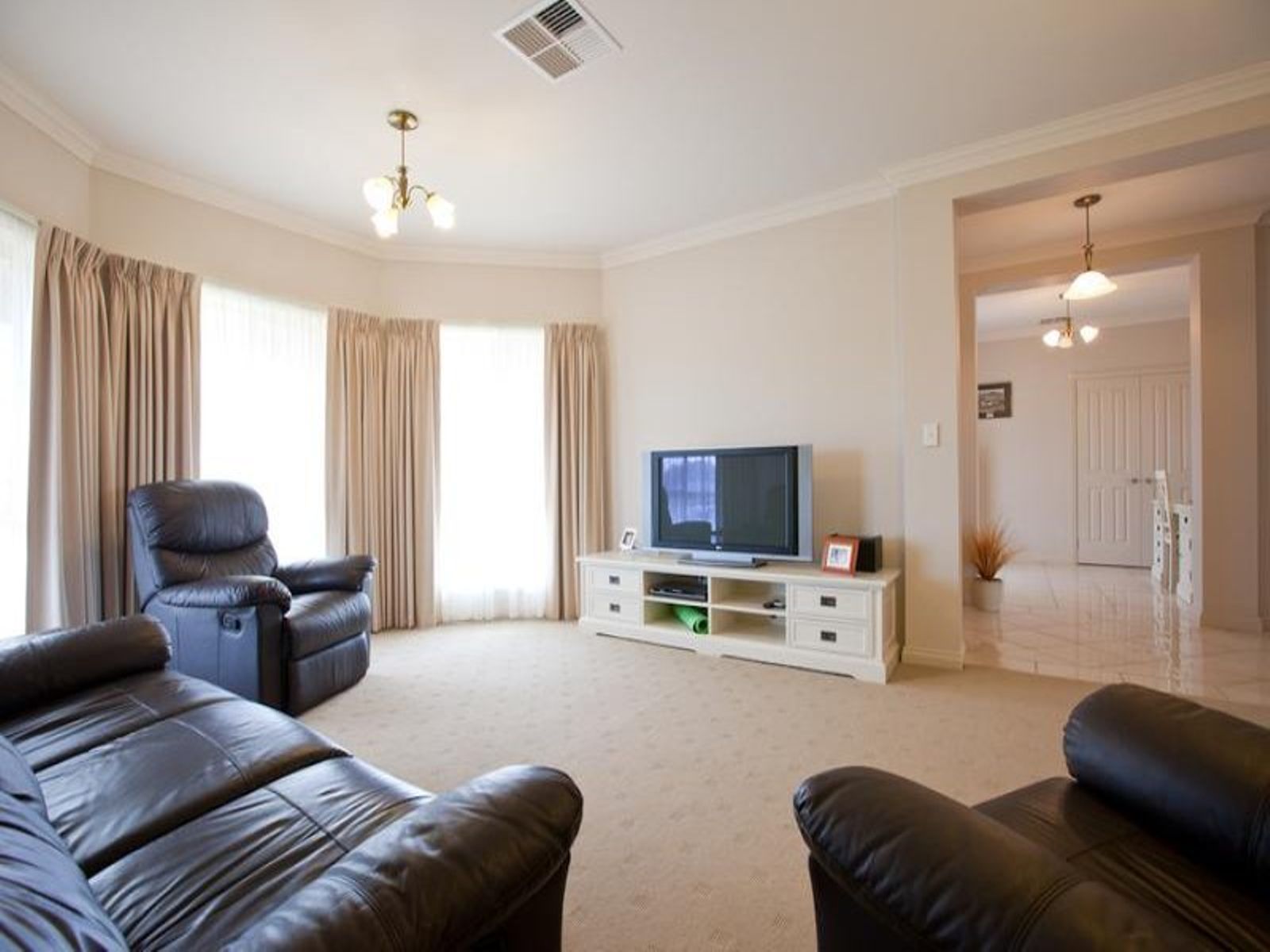 8 Forrester Court, Nichols Point - Thumbnail 3
