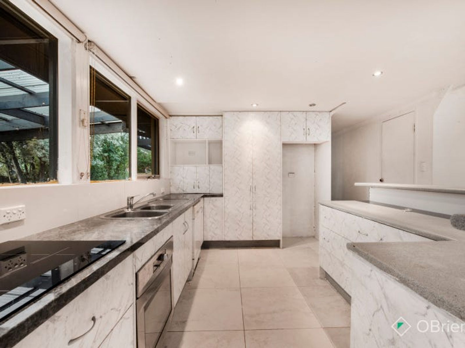 81 James Cook Drive, Endeavour Hills, VIC 3802, Endeavour Hills - Thumbnail 3