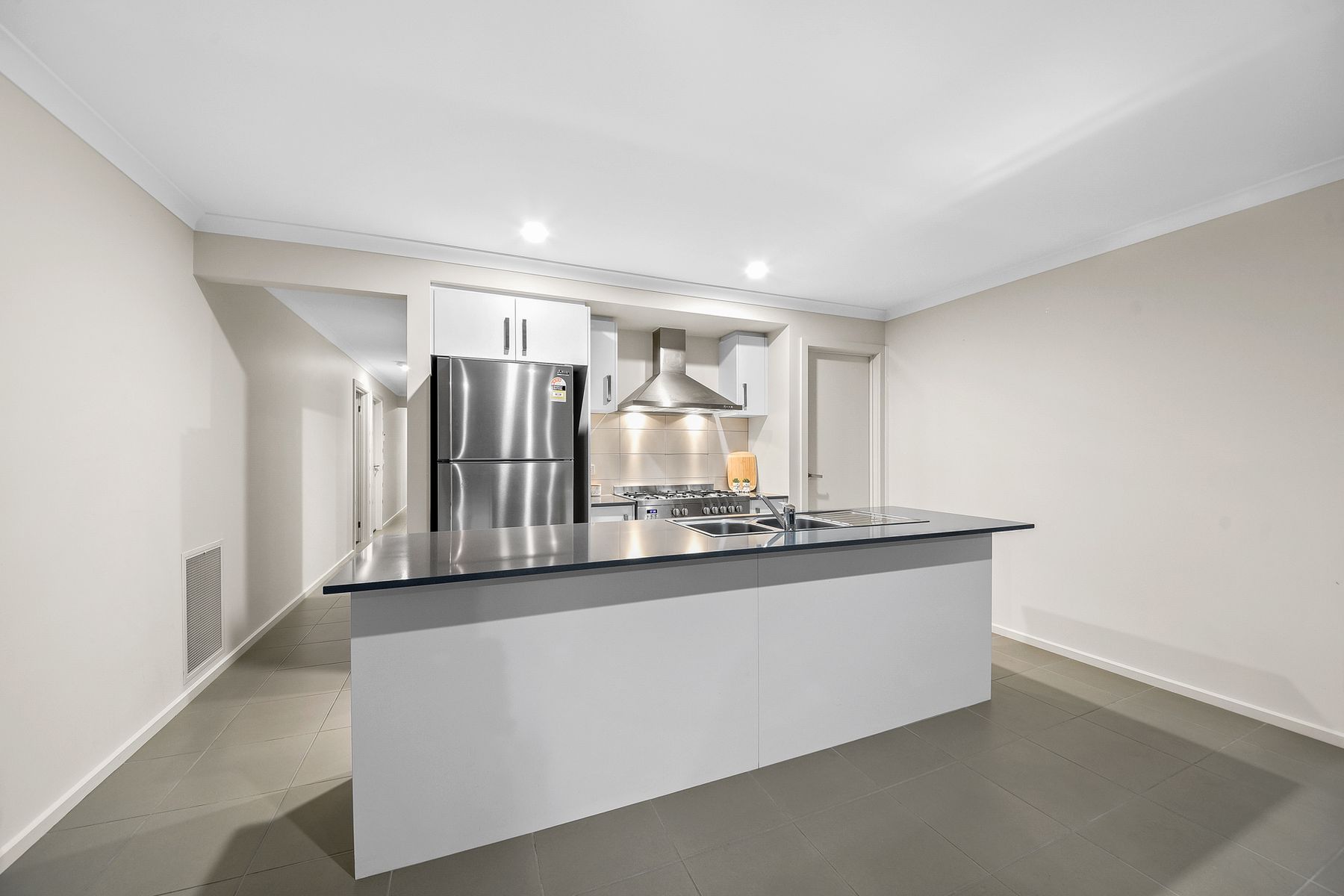 8 Sark Street, Clyde North, VIC 3978, Clyde North - Thumbnail 5