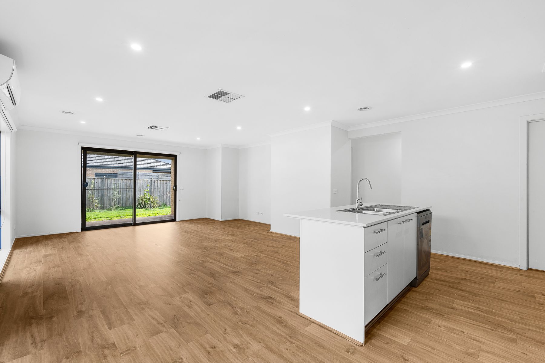 7 Hartland Drive, Cranbourne North, VIC 3977, Cranbourne North - Thumbnail 4