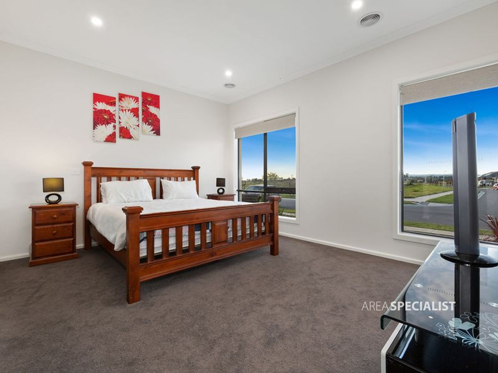 6 Bernardins Street, Clyde North, VIC 3978, Clyde North - Thumbnail 7