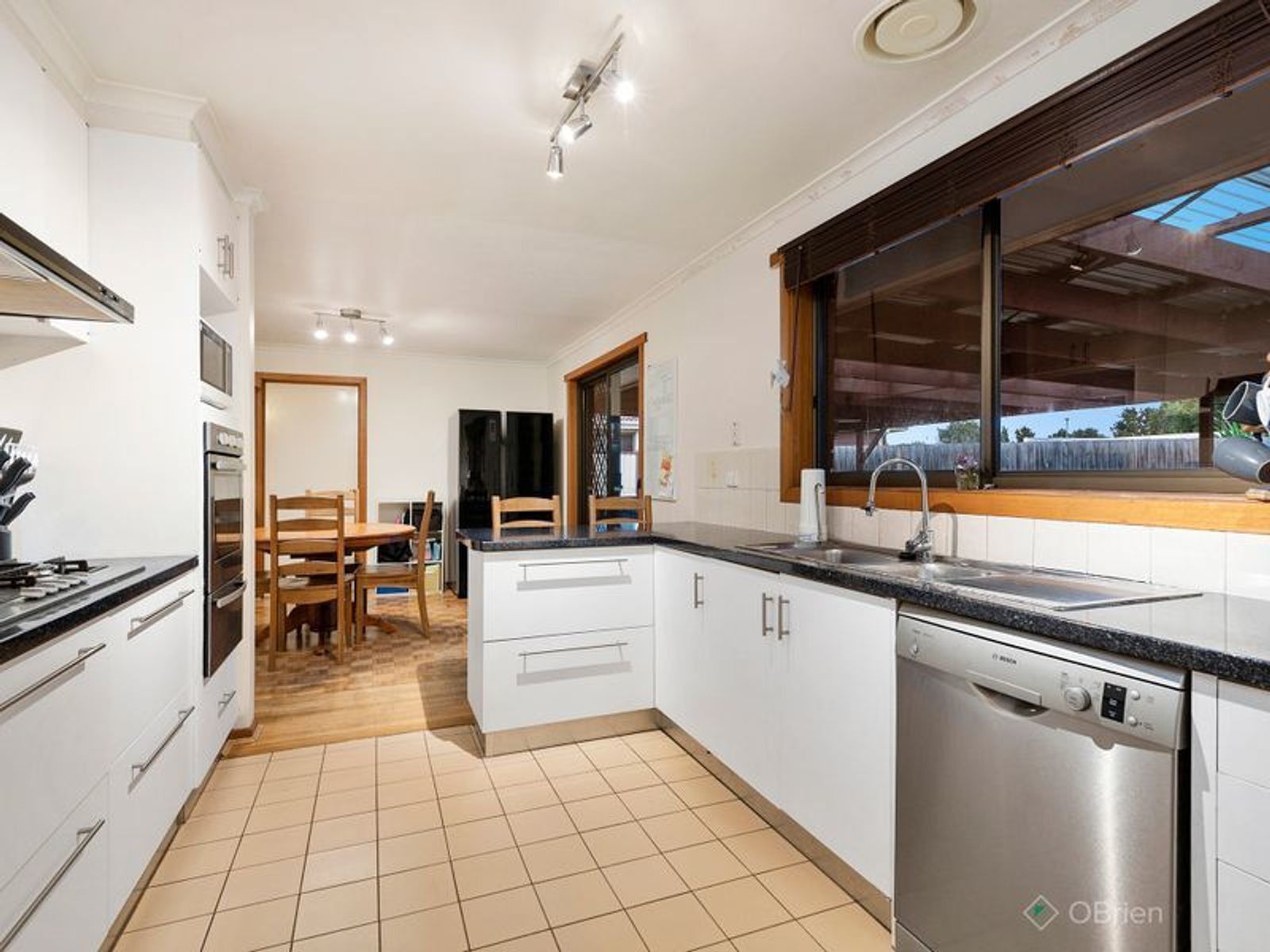 5 Struan Avenue, Endeavour Hills, VIC 3802, Endeavour Hills - Thumbnail 3