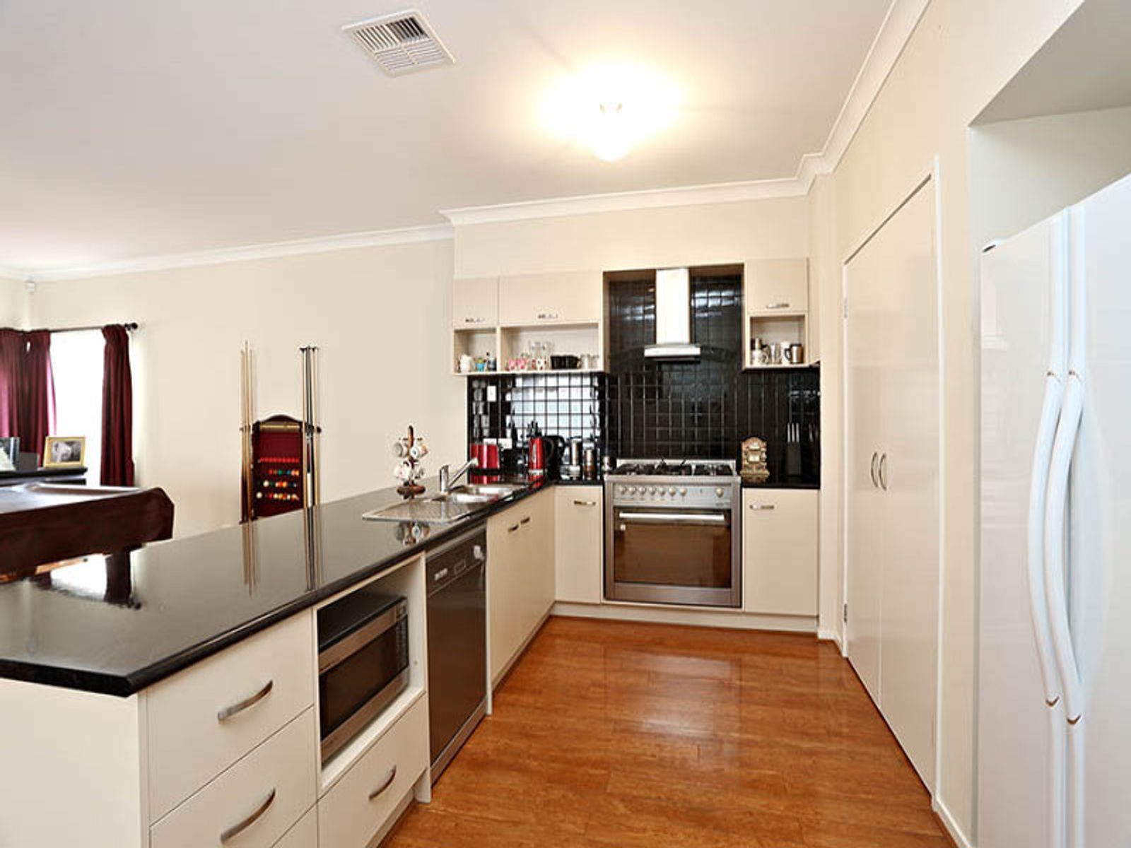 8 Broadwater Crescent, Mawson Lakes, SA 5095, Mawson Lakes - Thumbnail 5