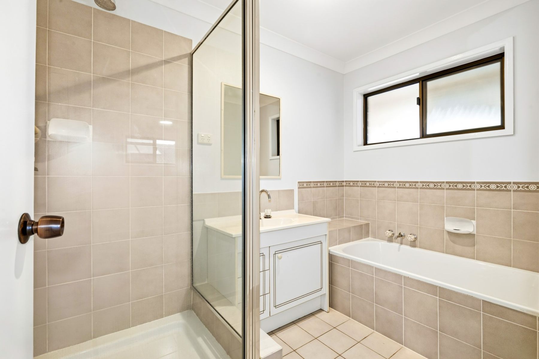6 Farrell Drive, Walloon QLD 4306, Walloon - Thumbnail 8