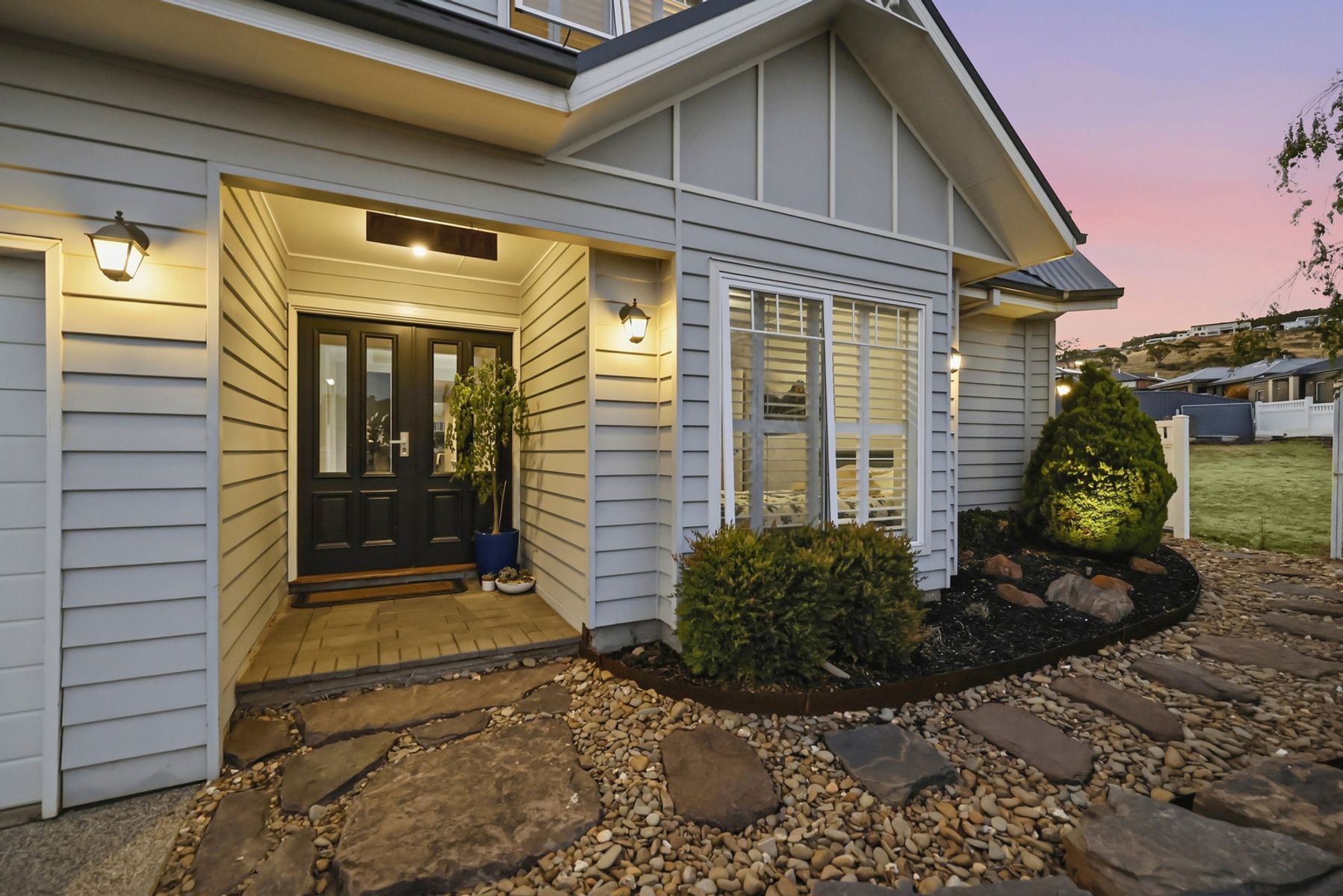 11 Currington Crescent, Darley VIC 3340, Darley - Thumbnail 2