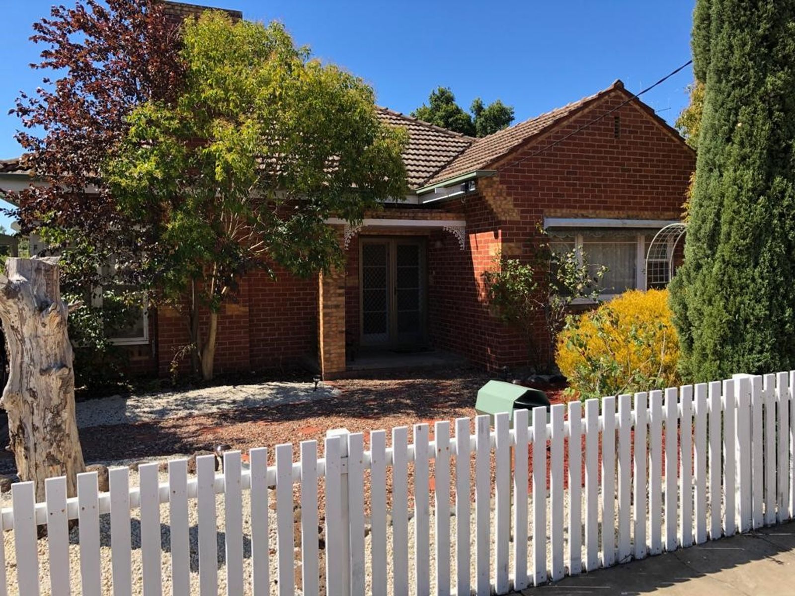 27 Hammer Street, Flora Hill VIC 3550