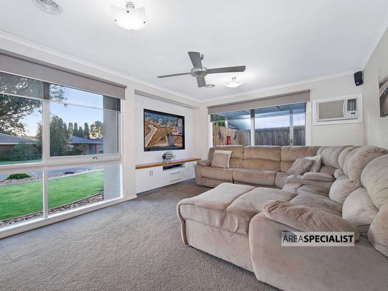10 Blaxland Avenue, Cranbourne North, VIC 3977, Cranbourne North - Thumbnail 2