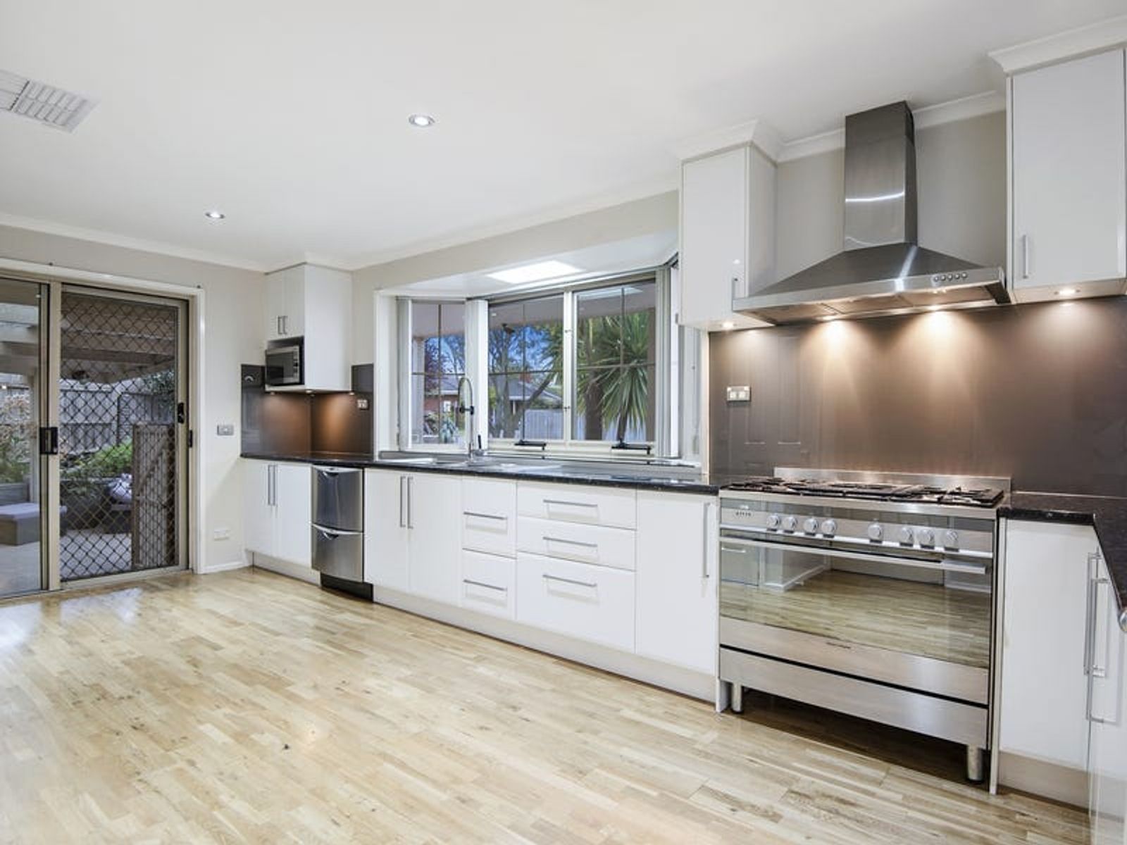 13 Maryrose Crescent, Endeavour Hills, VIC 3802, Endeavour Hills - Thumbnail 2