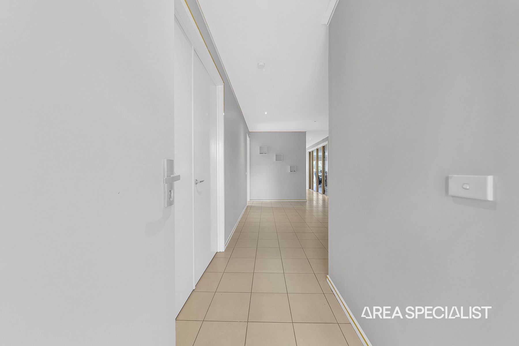 33 Moorookyle Avenue, Tarneit - Thumbnail 2