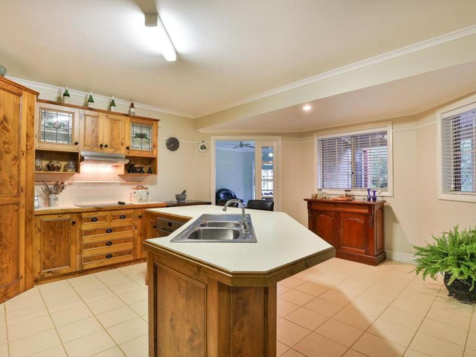 615 Cureton Avenue, Nichols Point - Thumbnail 8