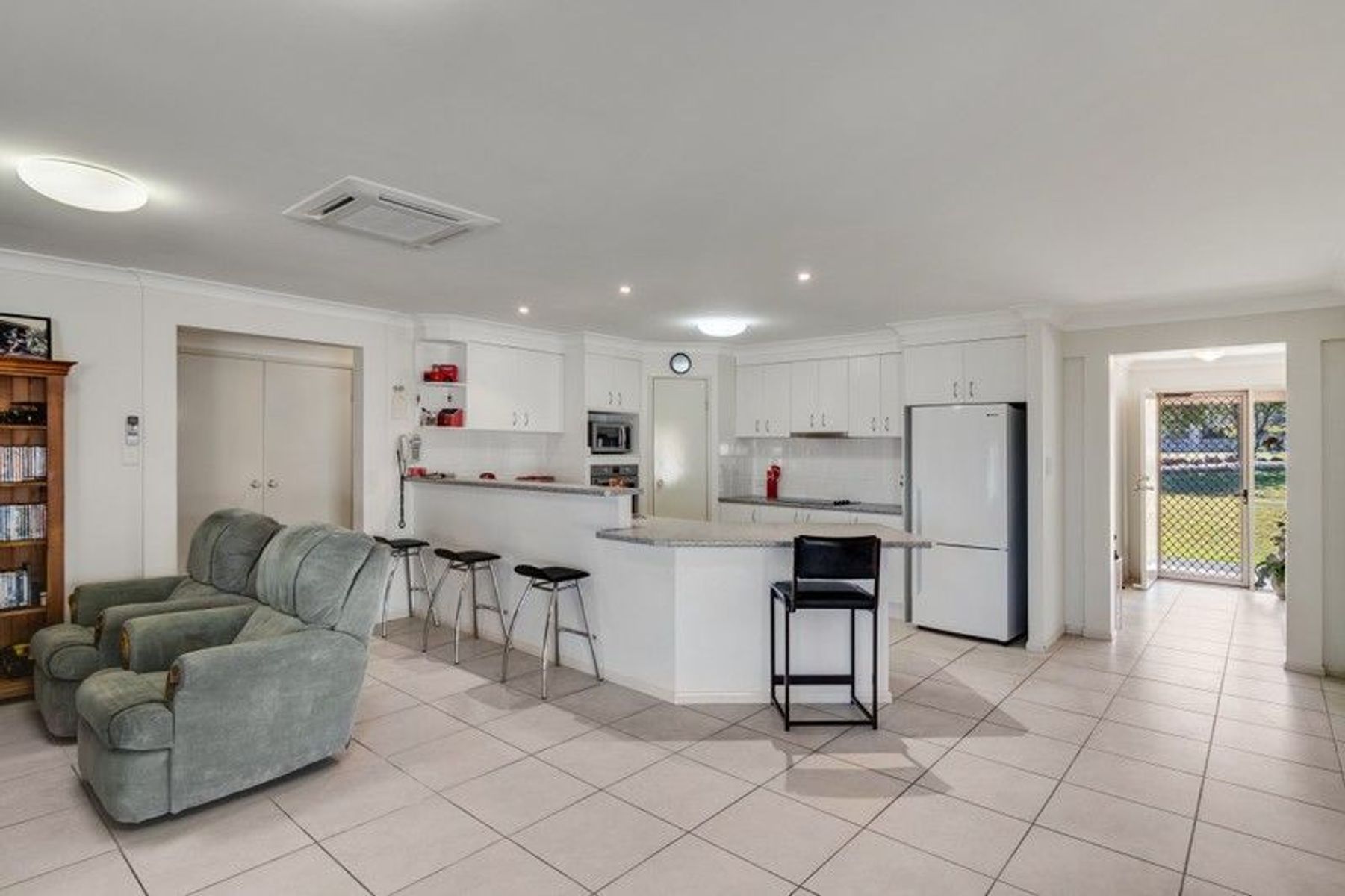25-27 Broadhurst Court, Gleneagle QLD 4285, Gleneagle - Thumbnail 2
