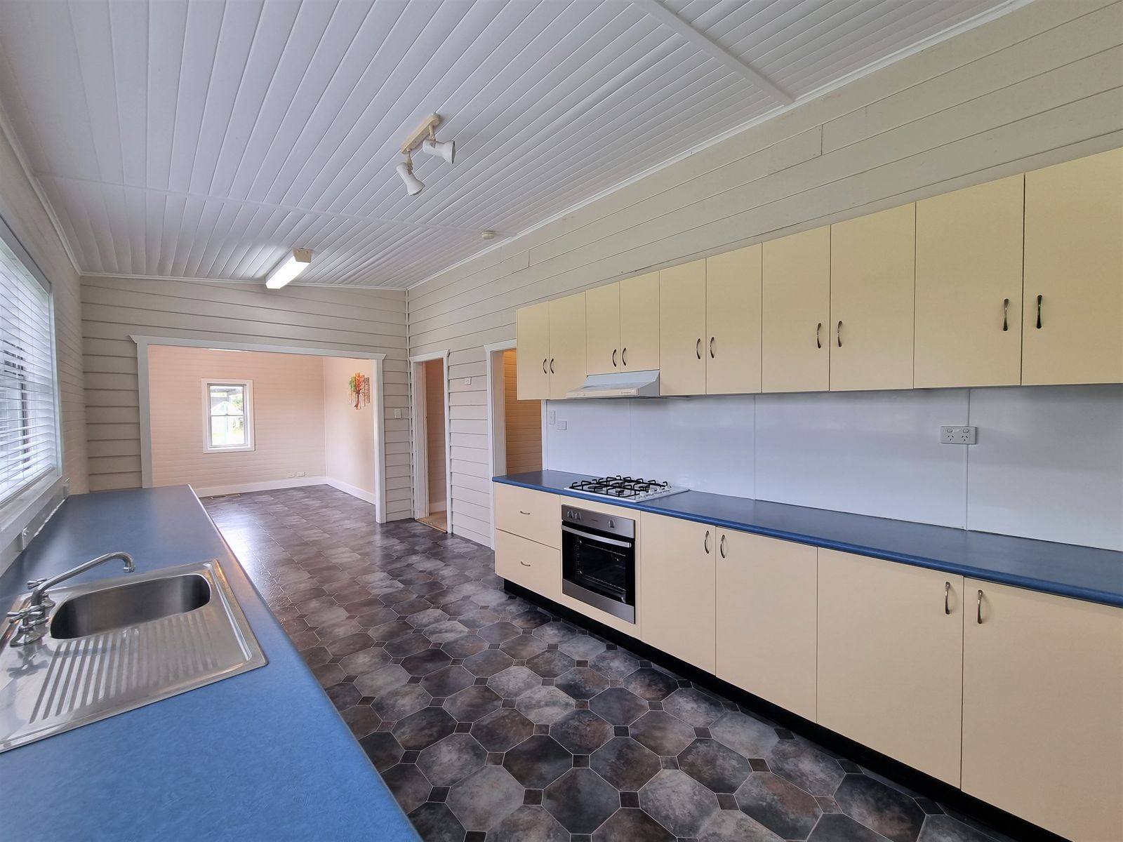 6 Marshall Avenue, Armidale NSW 2350, Armidale - Thumbnail 2
