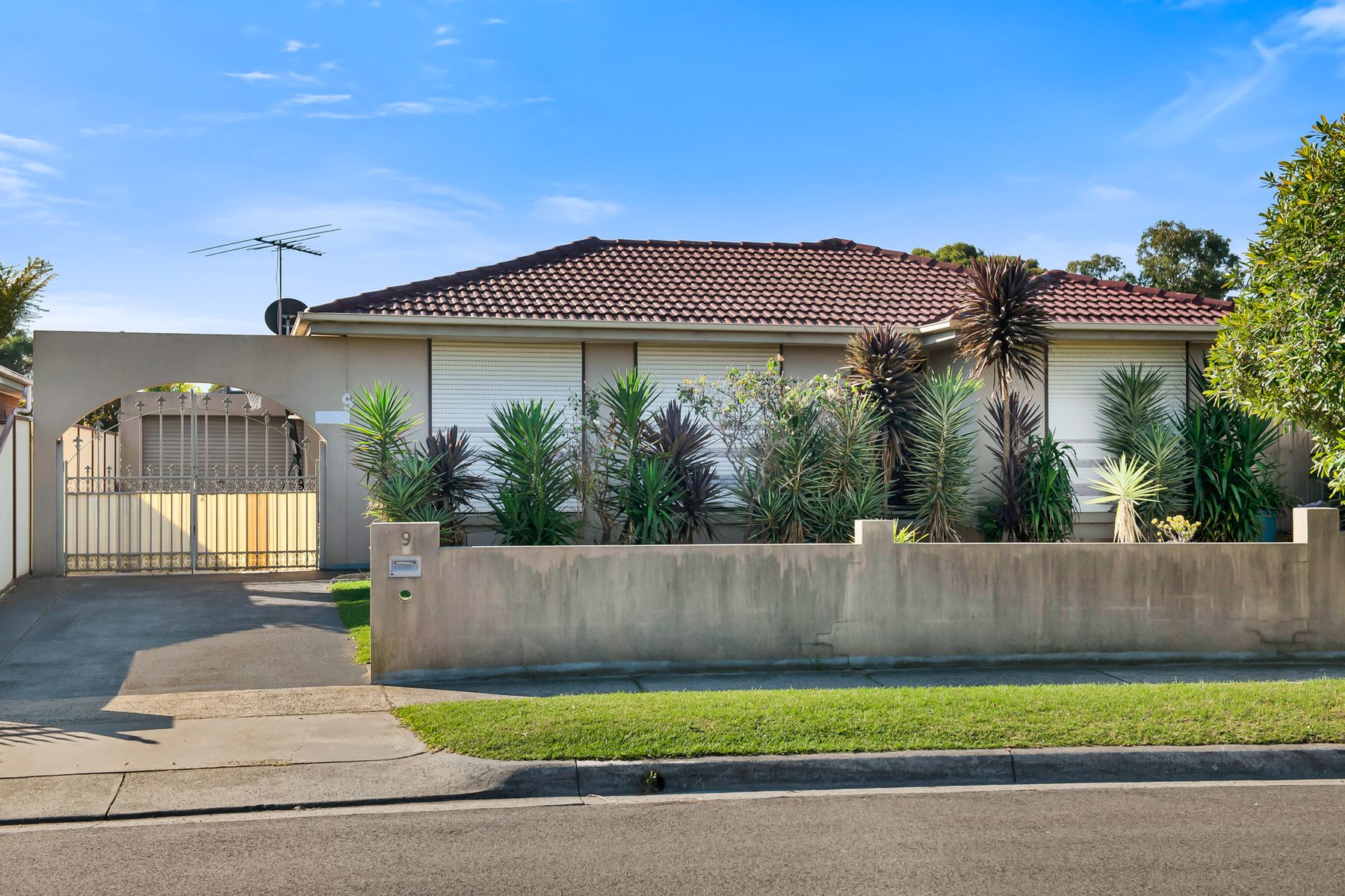 9 College Crescent, Keysborough, VIC 3173, Keysborough - Thumbnail 2