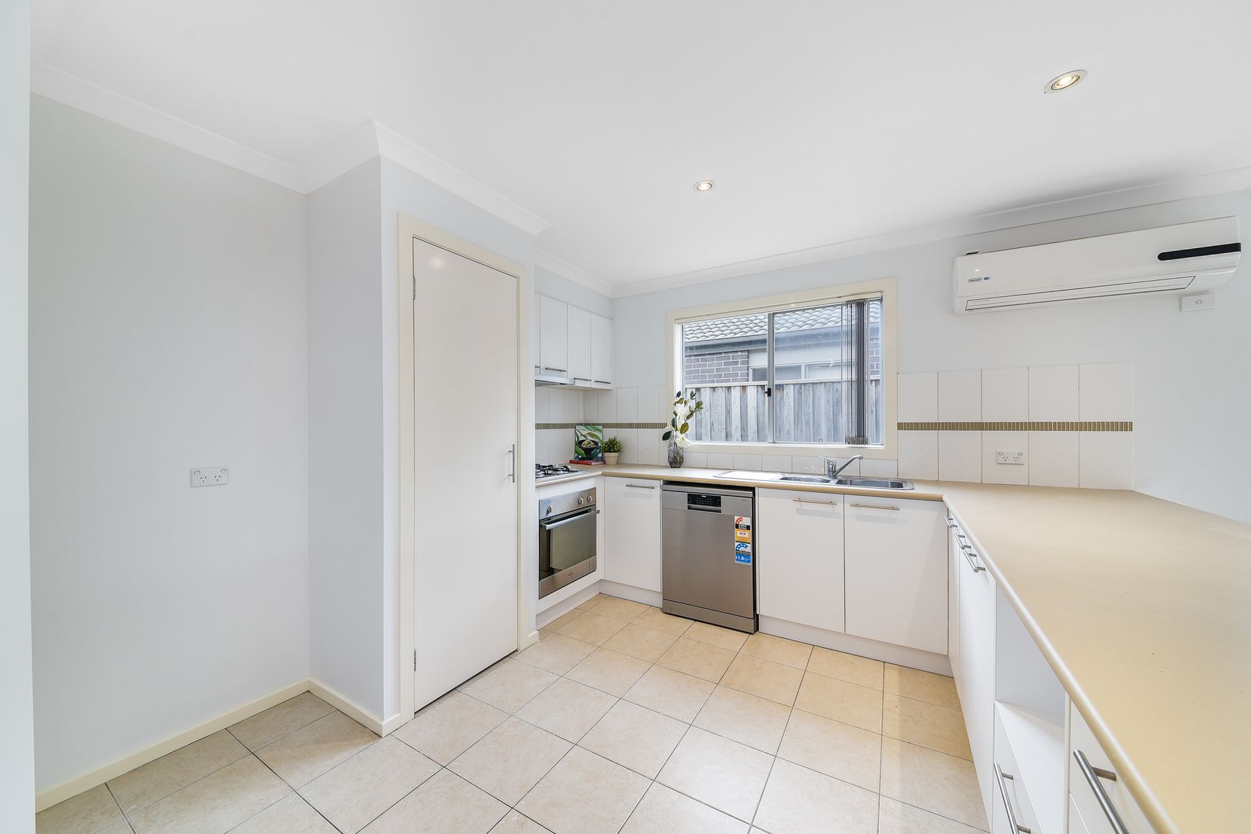 19 Ogle Way, Cranbourne North, VIC 3977, Cranbourne North - Thumbnail 3