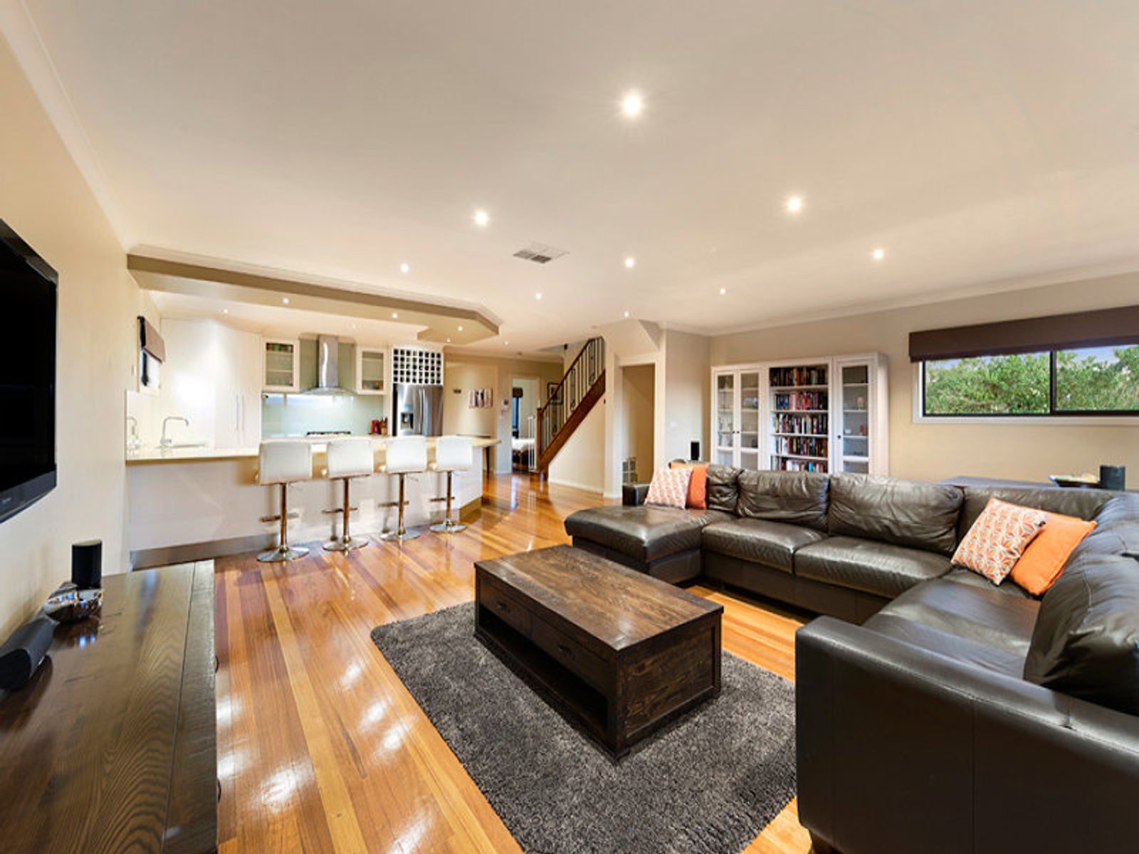 15 Summit Avenue, Oak Park - Thumbnail 2