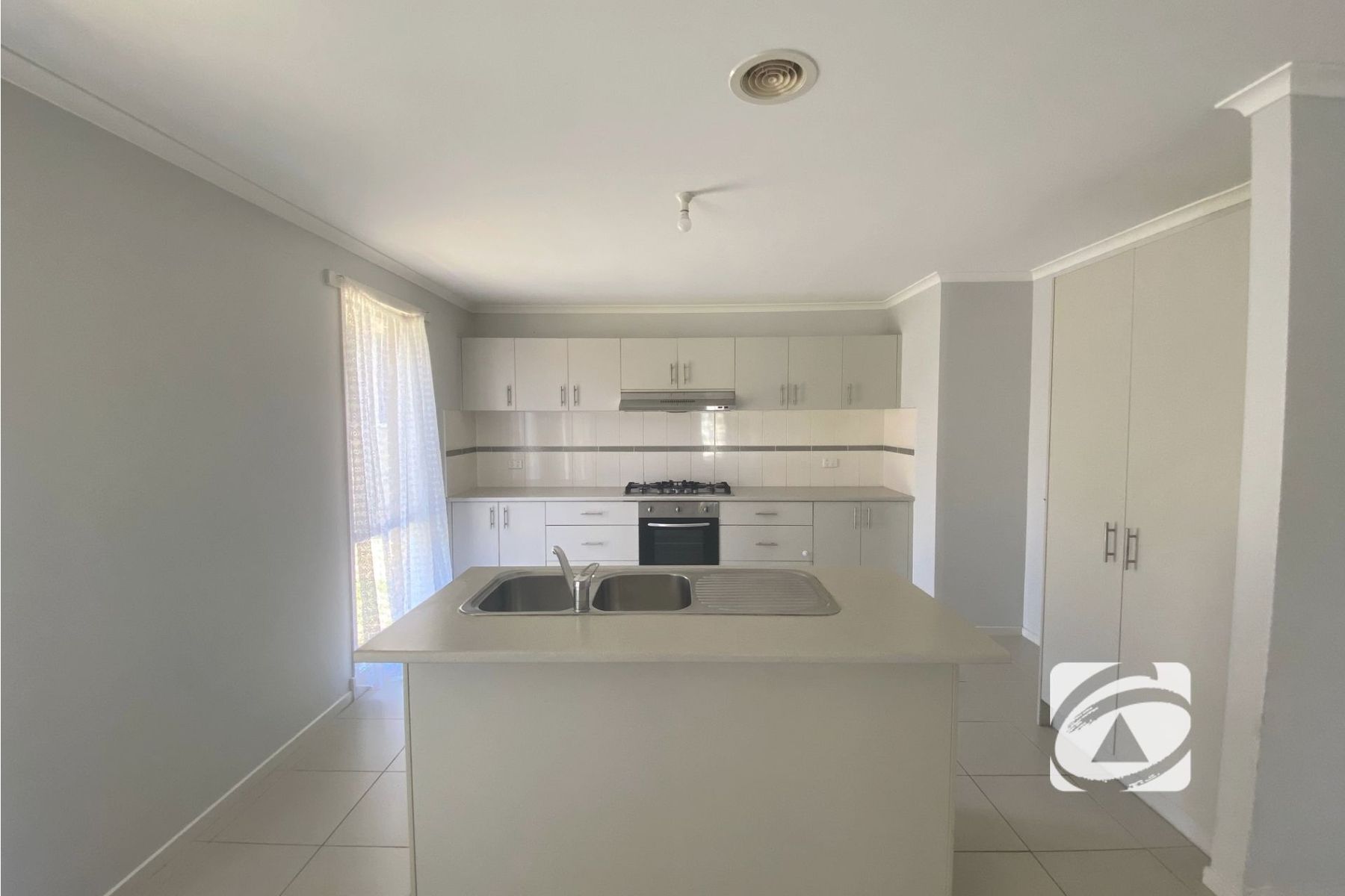 19 Lemon Thyme Way, Lynbrook VIC 3975, Lynbrook - Thumbnail 2