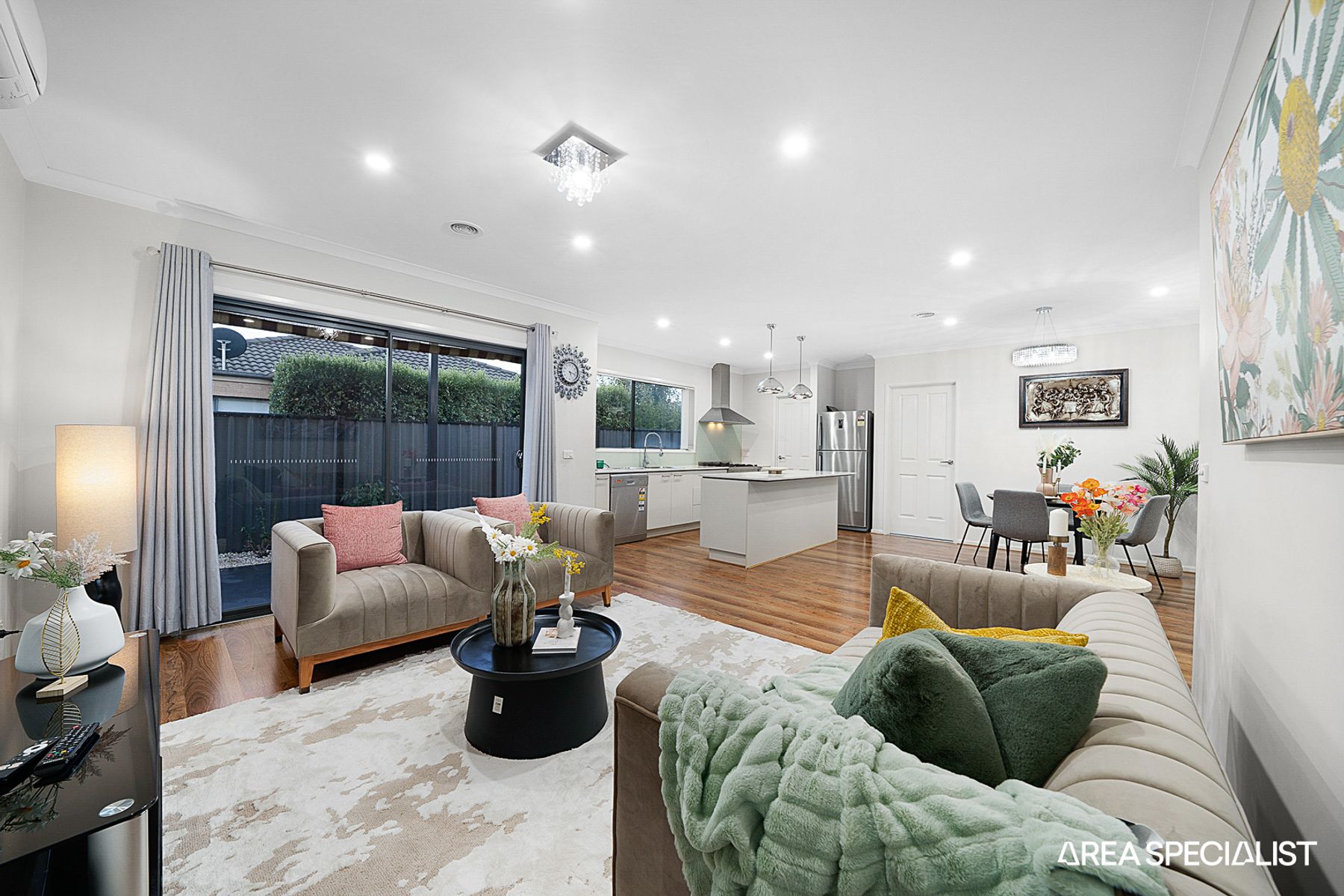 18 Calabrese Circuit, Clyde North, VIC 3978, Clyde North - Thumbnail 2