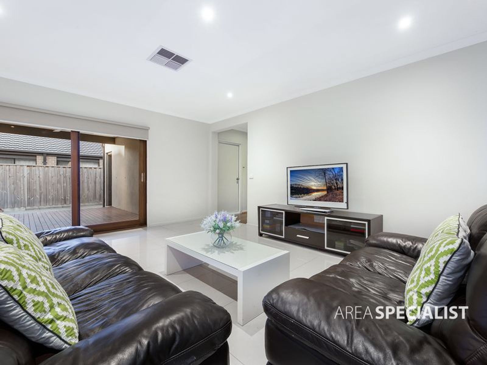 22 VALENCIA CCT, Cranbourne, VIC 3977, Cranbourne - Thumbnail 3