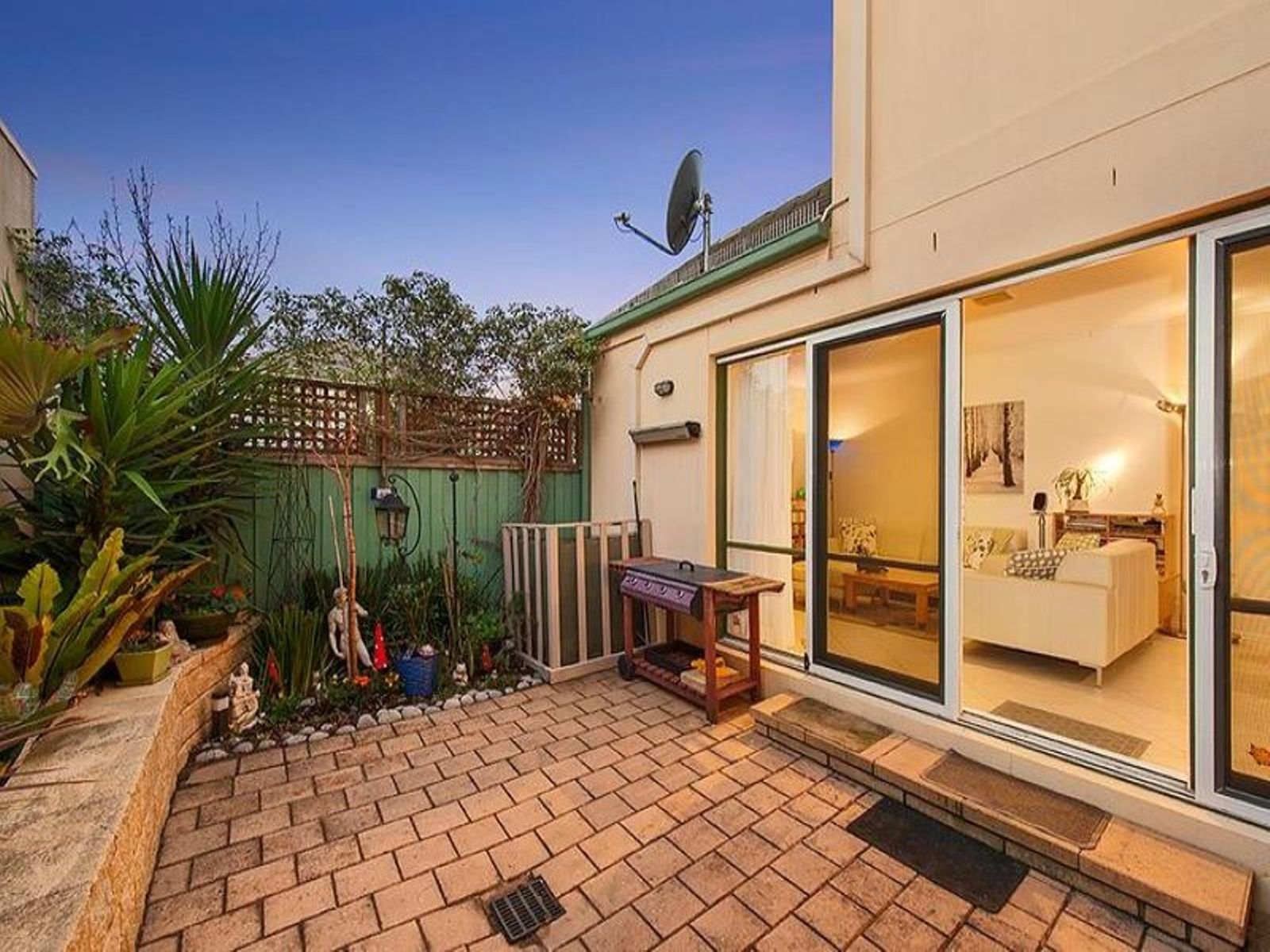 15 Merino Mews, Kensington - Thumbnail 2