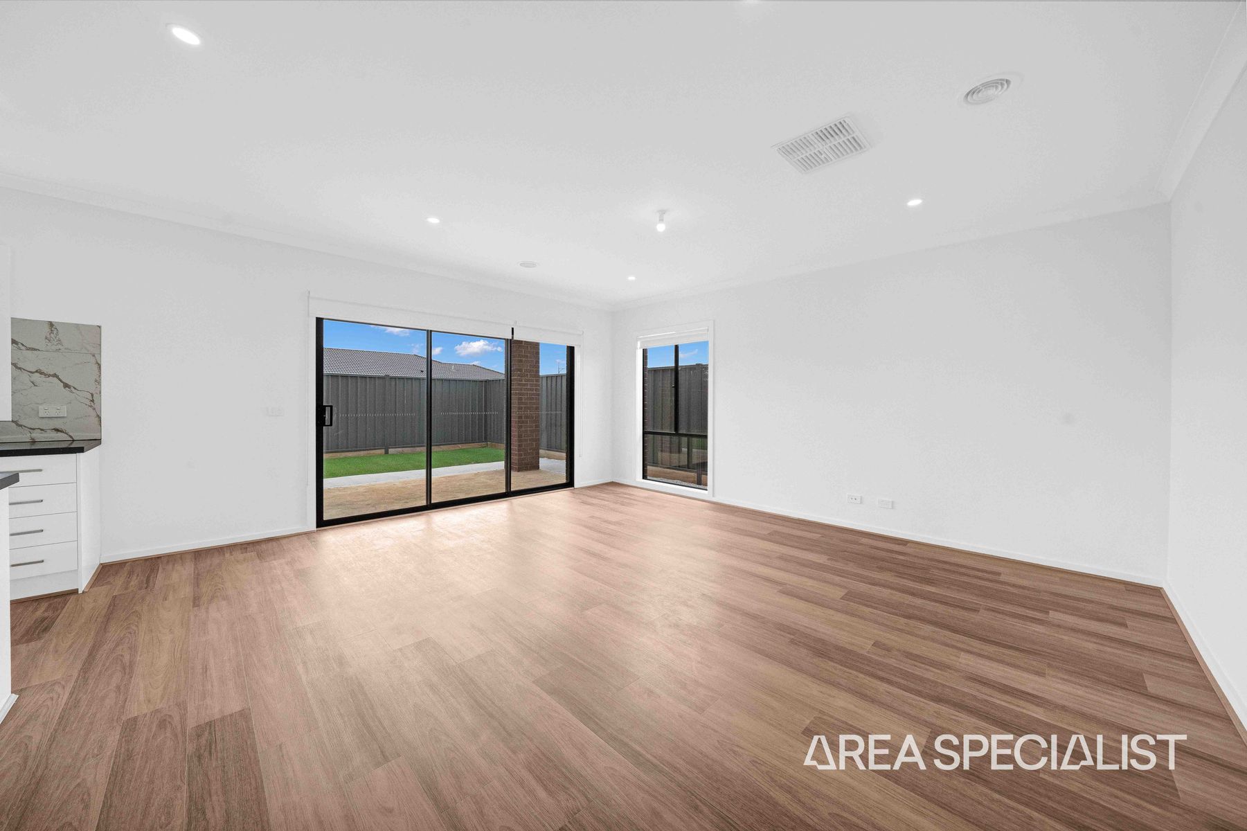 18 Ballad St, Strathtulloh VIC 3338 09