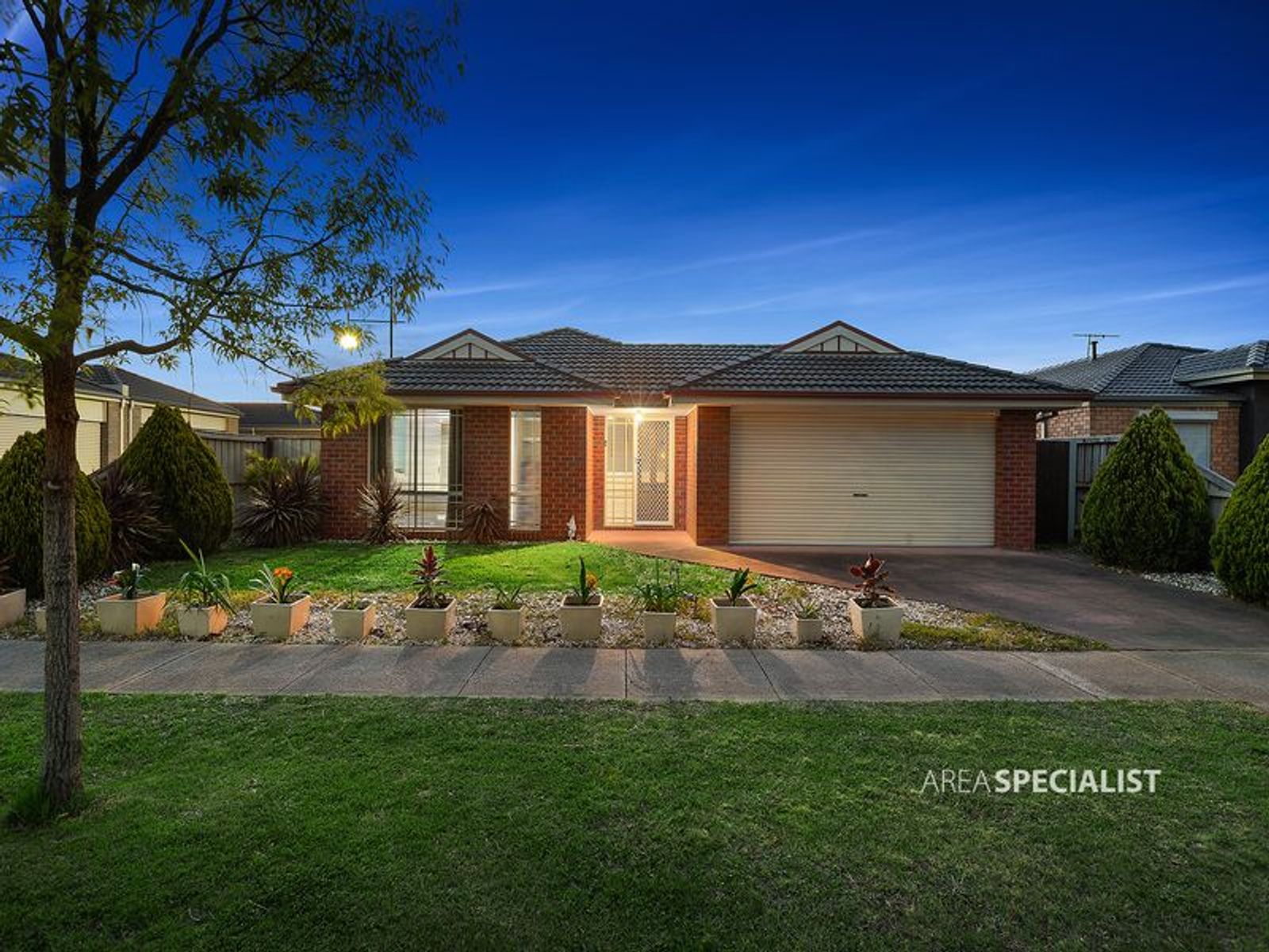 13 Broadleaf Way, Cranbourne, VIC 3977, Cranbourne - Thumbnail 2