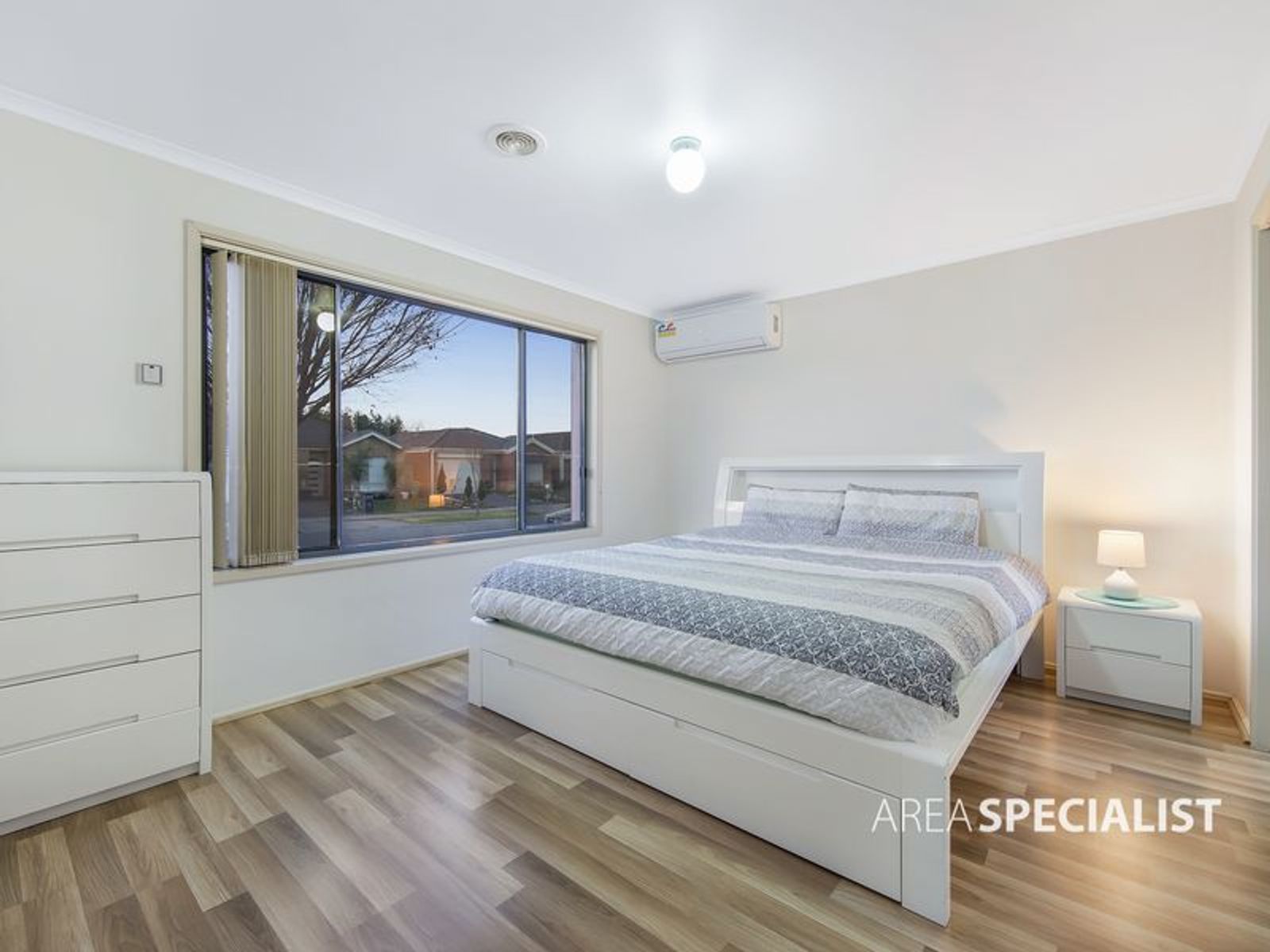 11 Tyndall Street, Cranbourne East, VIC 3977, Cranbourne East - Thumbnail 2