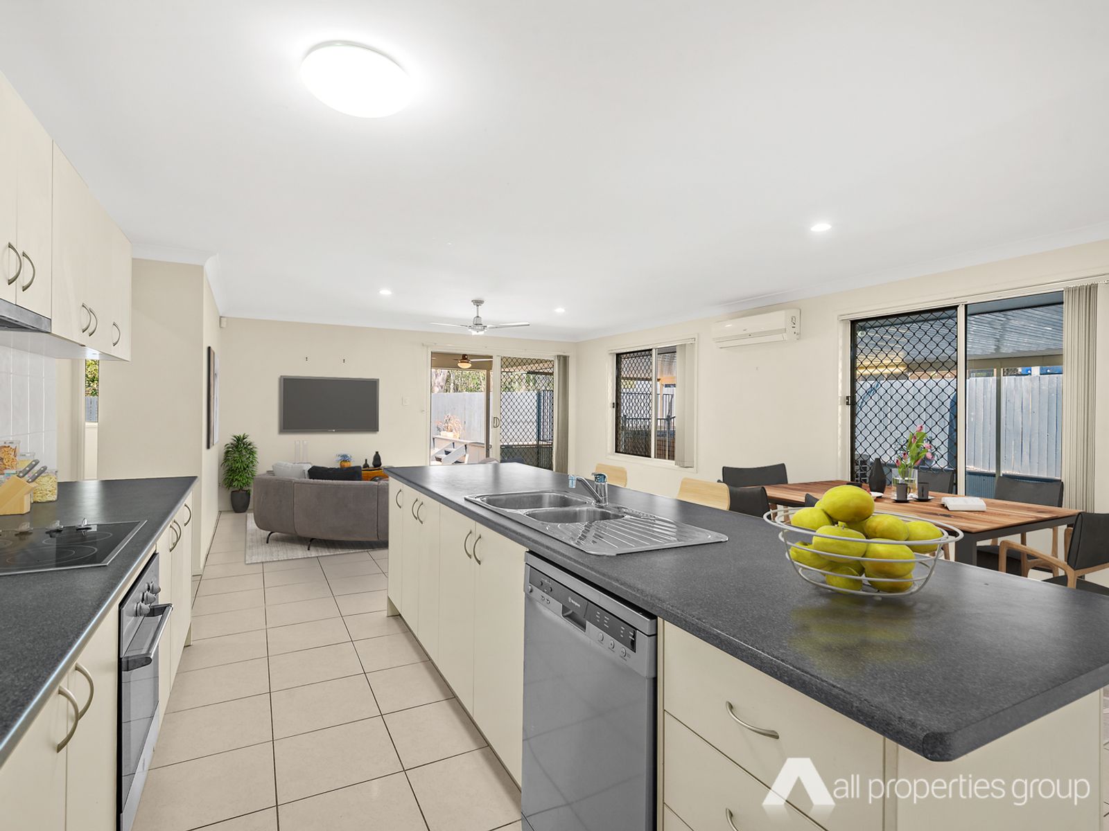 15 Lorikeet Way, Crestmead QLD 4132, Crestmead - Thumbnail 4