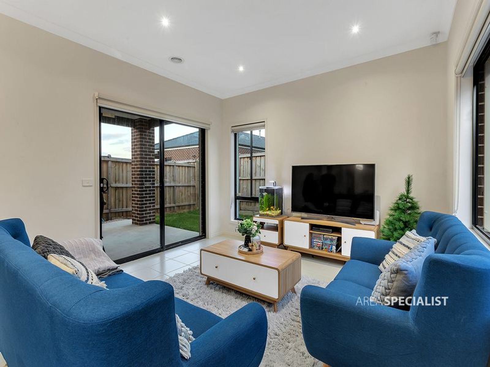 19 Hekela Street, Clyde North, VIC 3978, Clyde North - Thumbnail 2