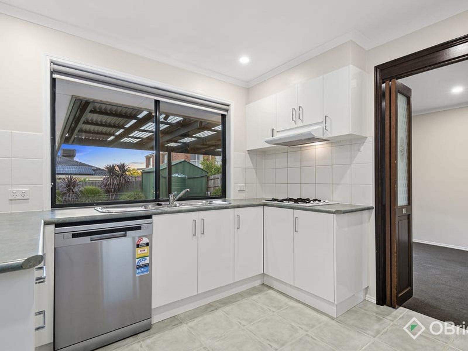 4 Sir Harold Close, Endeavour Hills, VIC 3802, Endeavour Hills - Thumbnail 4