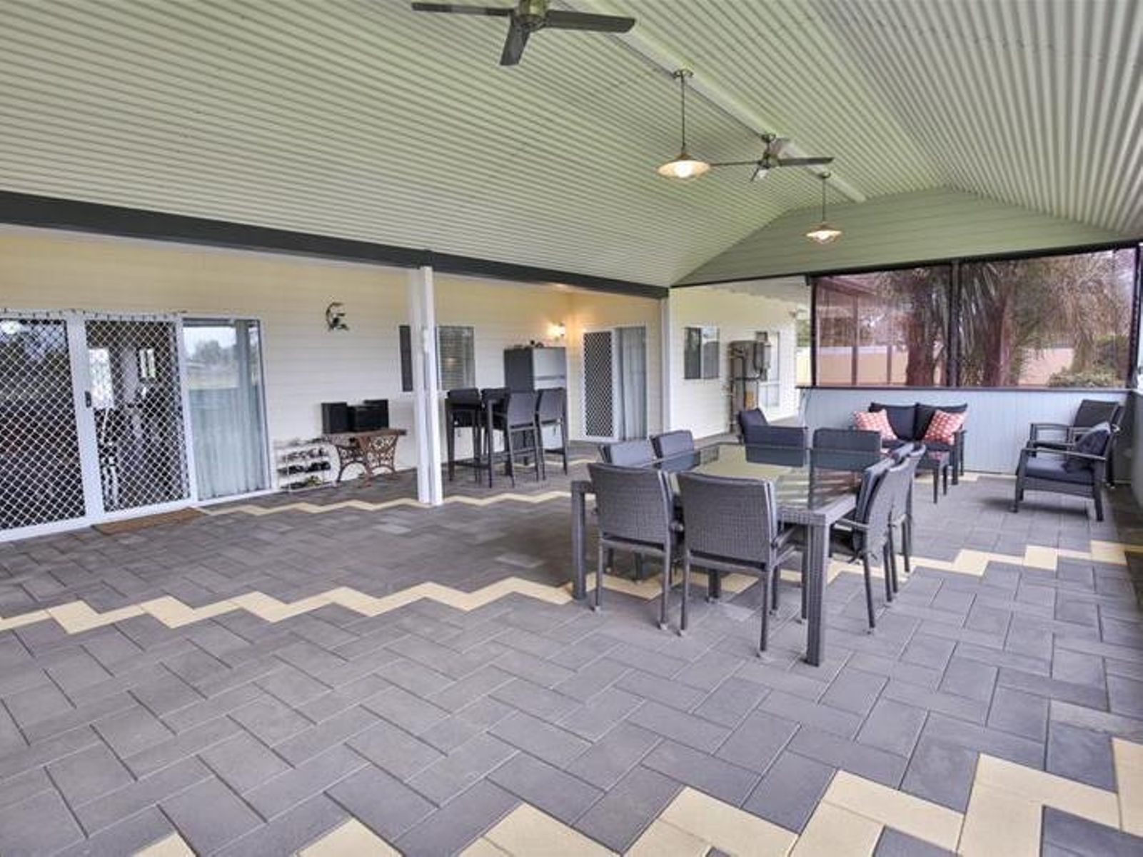 2988 Eleventh Street, Nichols Point - Thumbnail 2