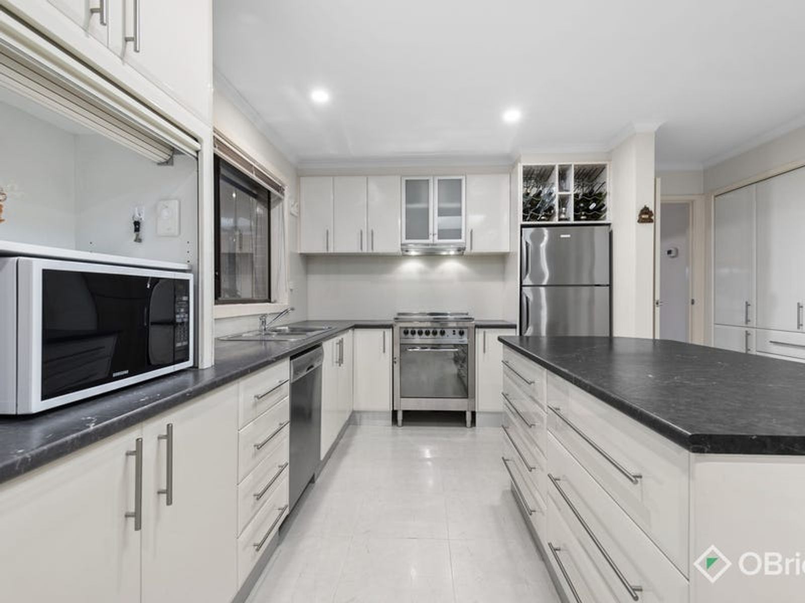 2 Forrest Court, Endeavour Hills, VIC 3802, Endeavour Hills - Thumbnail 3
