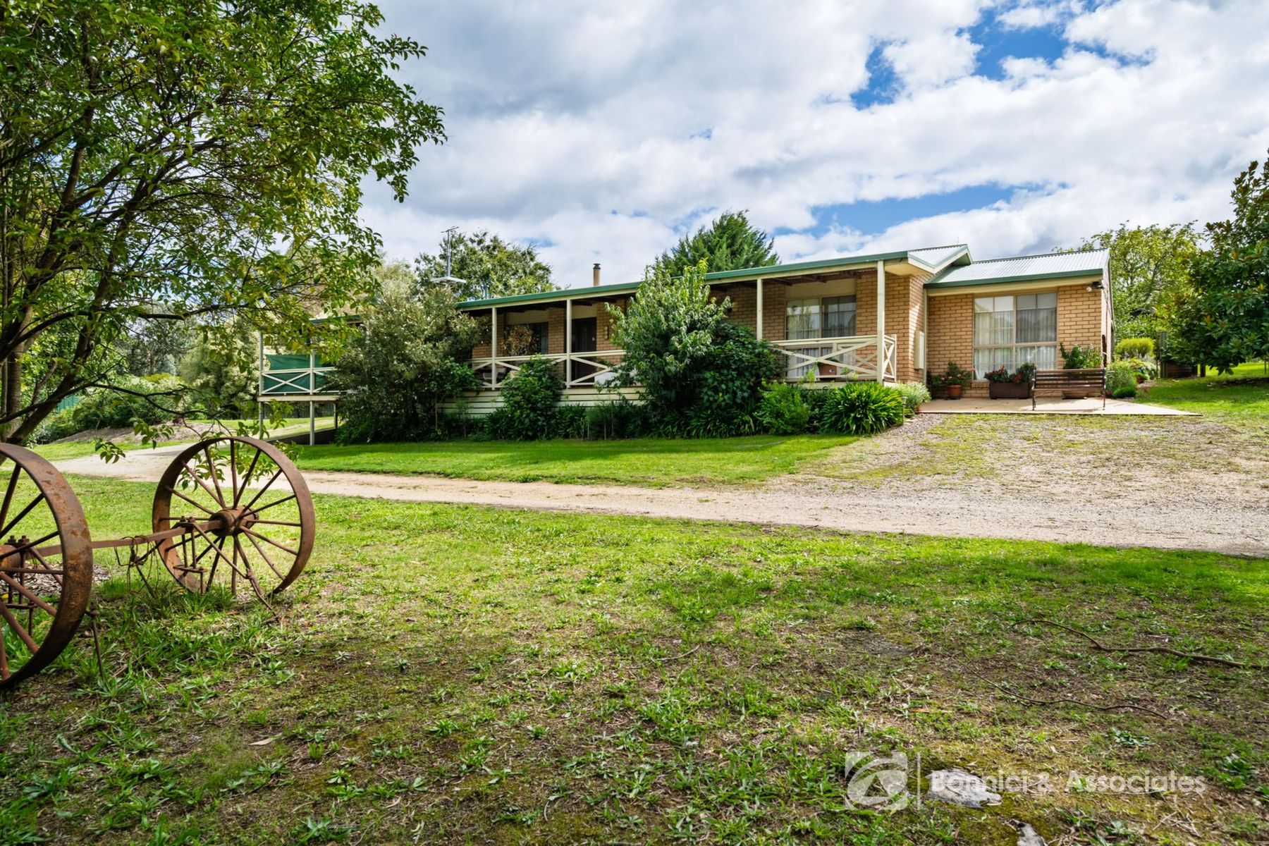 4 Elgin Road, Beechworth VIC 3747, Beechworth - Image 1