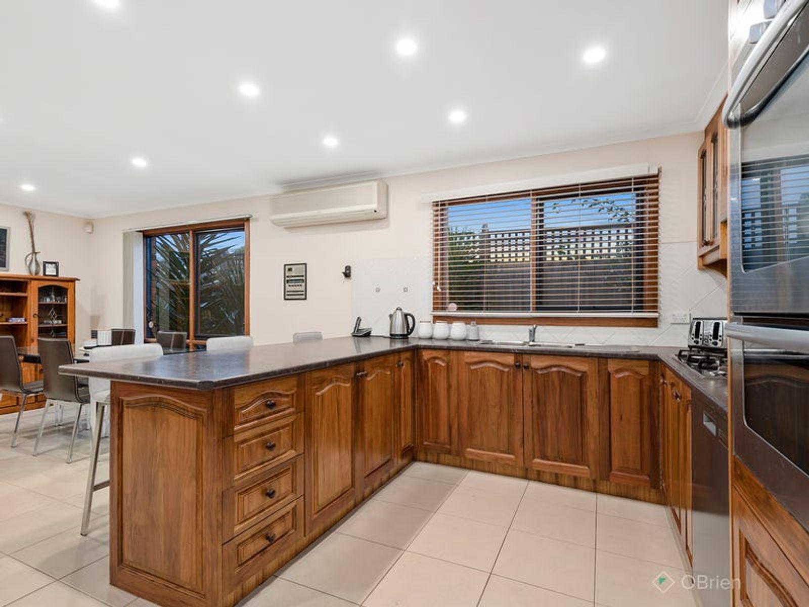 32 Huxley Crescent, Endeavour Hills, VIC 3802, Endeavour Hills - Thumbnail 3