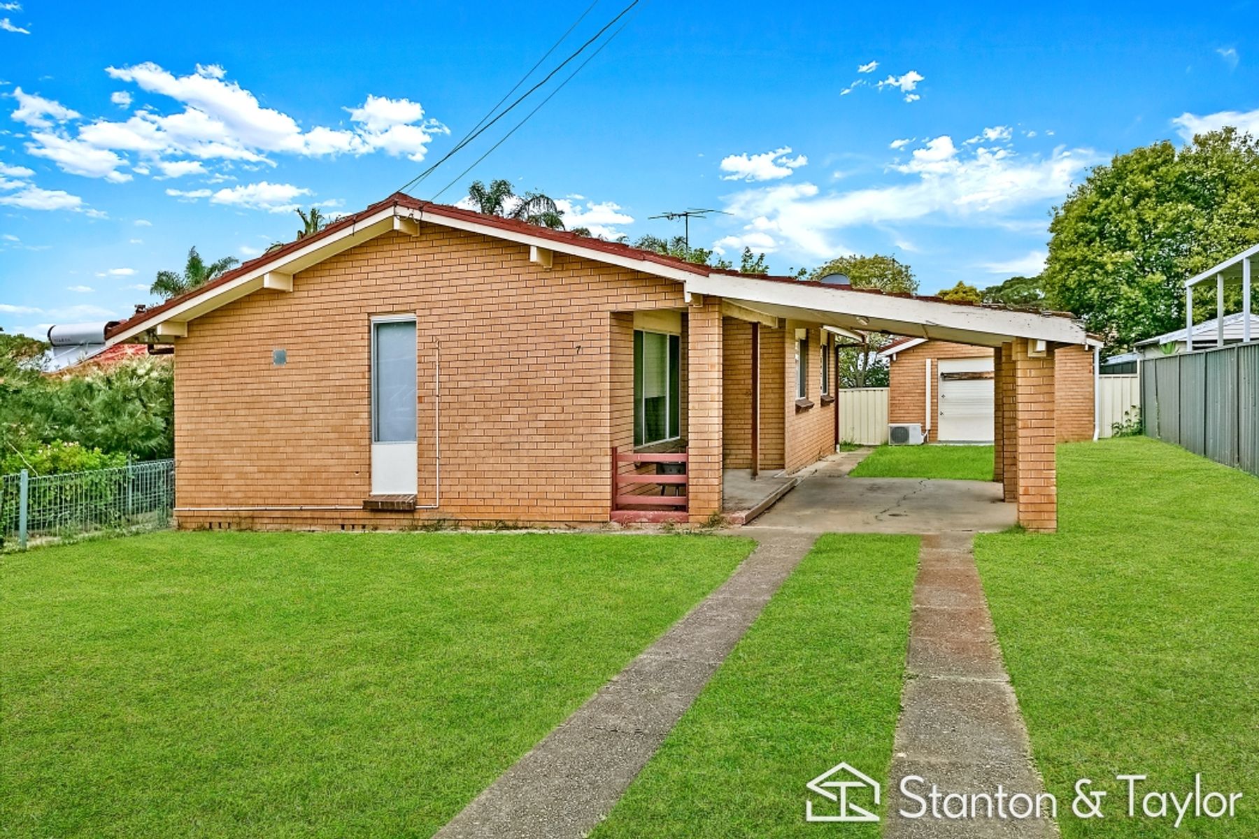7 Kerran Close, Cambridge Park - Thumbnail 2