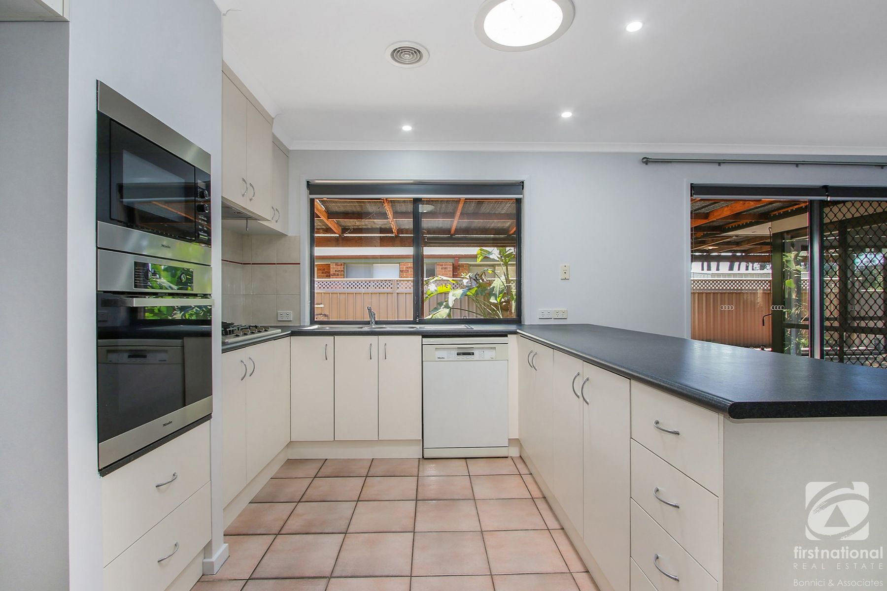 8 Hook Court, Wodonga VIC 3690, Wodonga - Thumbnail 2