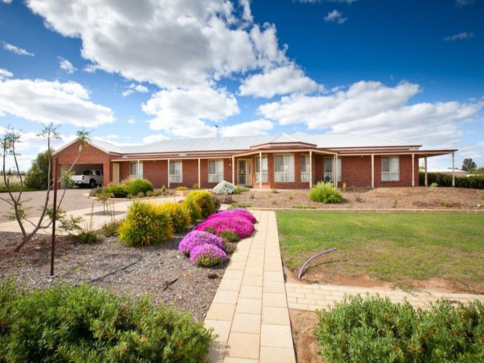 8 Forrester Court, Nichols Point - Thumbnail 2