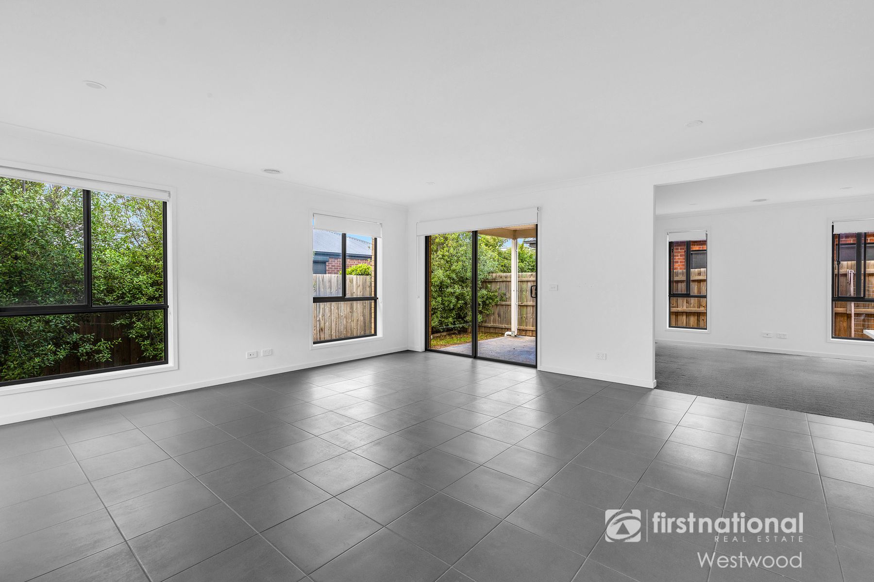 10 Perry Road, Werribee VIC 3030, Werribee - Thumbnail 3