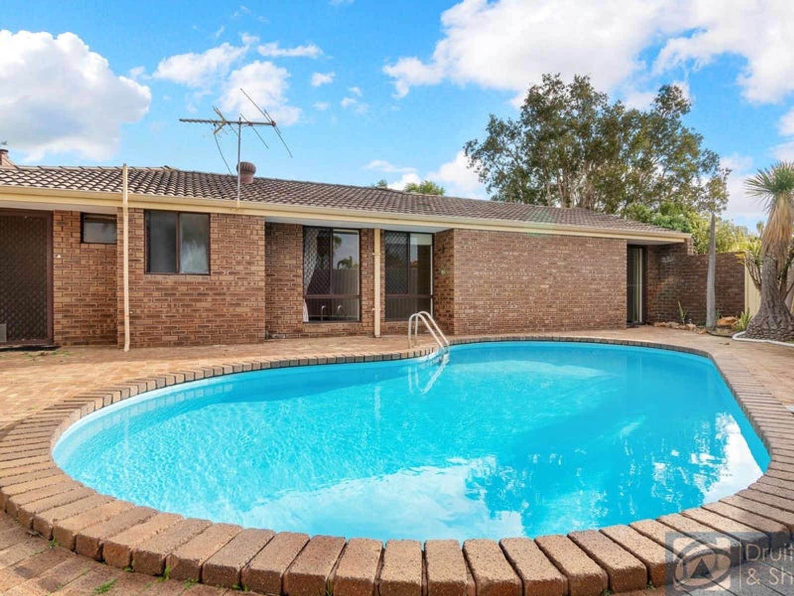 6 Defoe Court, Kingsley WA 6026