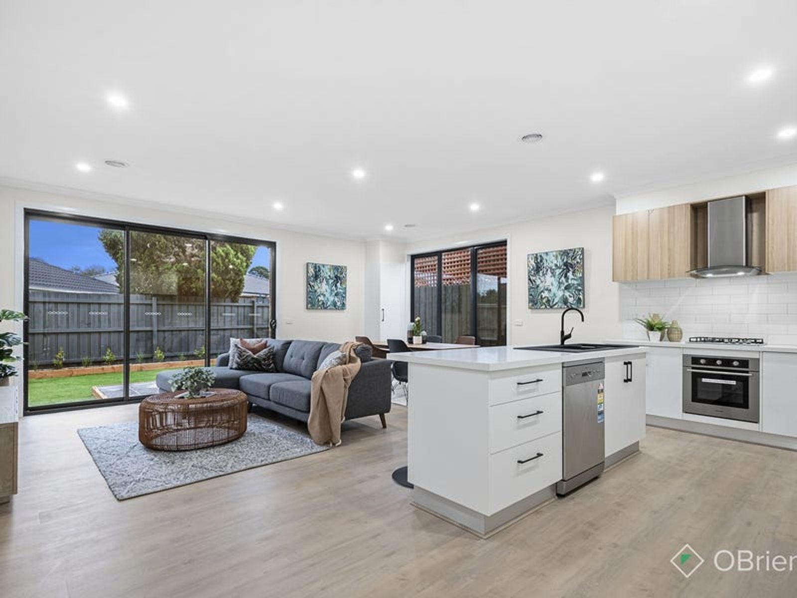 15 Girvan Circuit, Endeavour Hills, VIC 3802, Endeavour Hills - Thumbnail 3