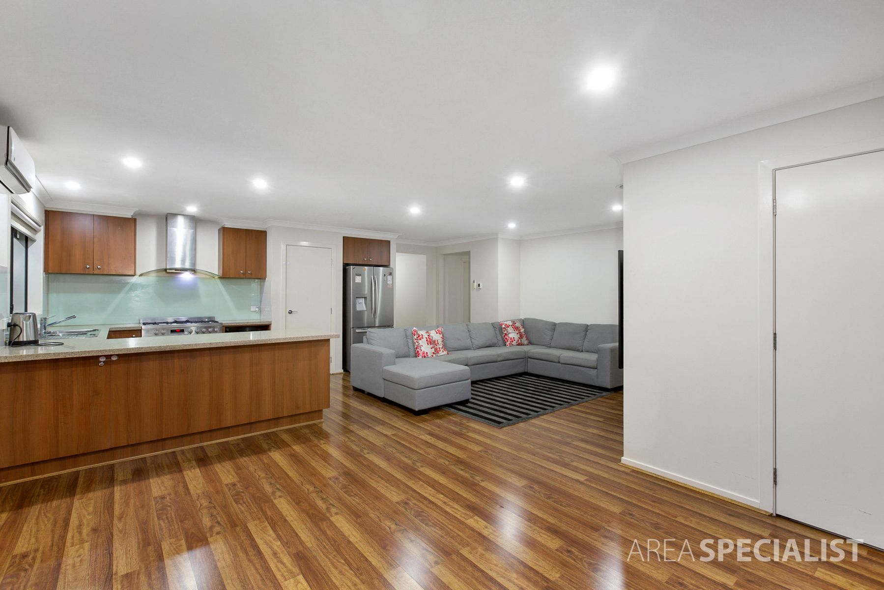 22 Calabrese Circuit, Clyde North, VIC 3978, Clyde North - Thumbnail 2