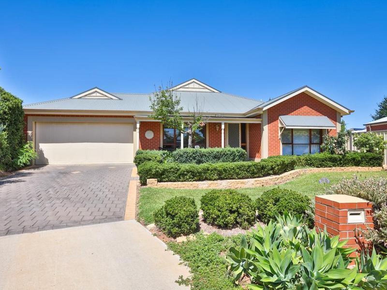 10 Burnside Way