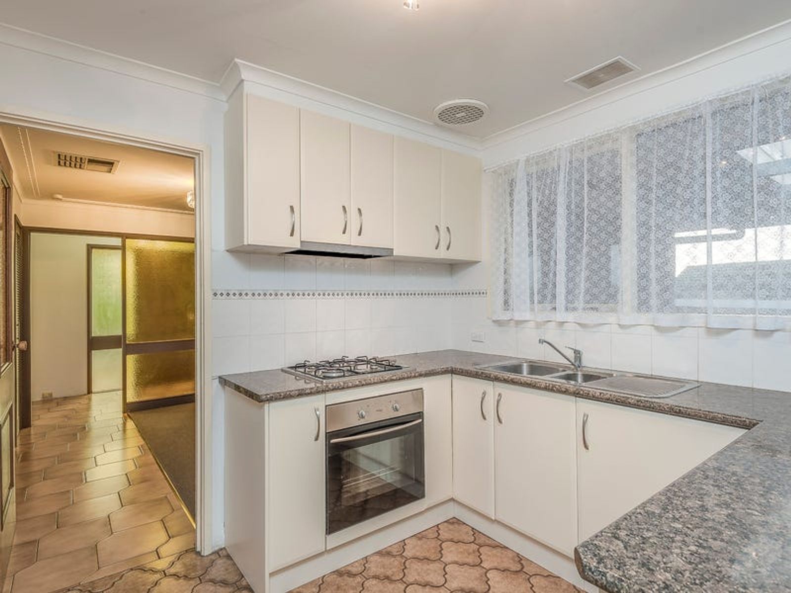 2 Terrell Close, Endeavour Hills, VIC 3802, Endeavour Hills - Thumbnail 2