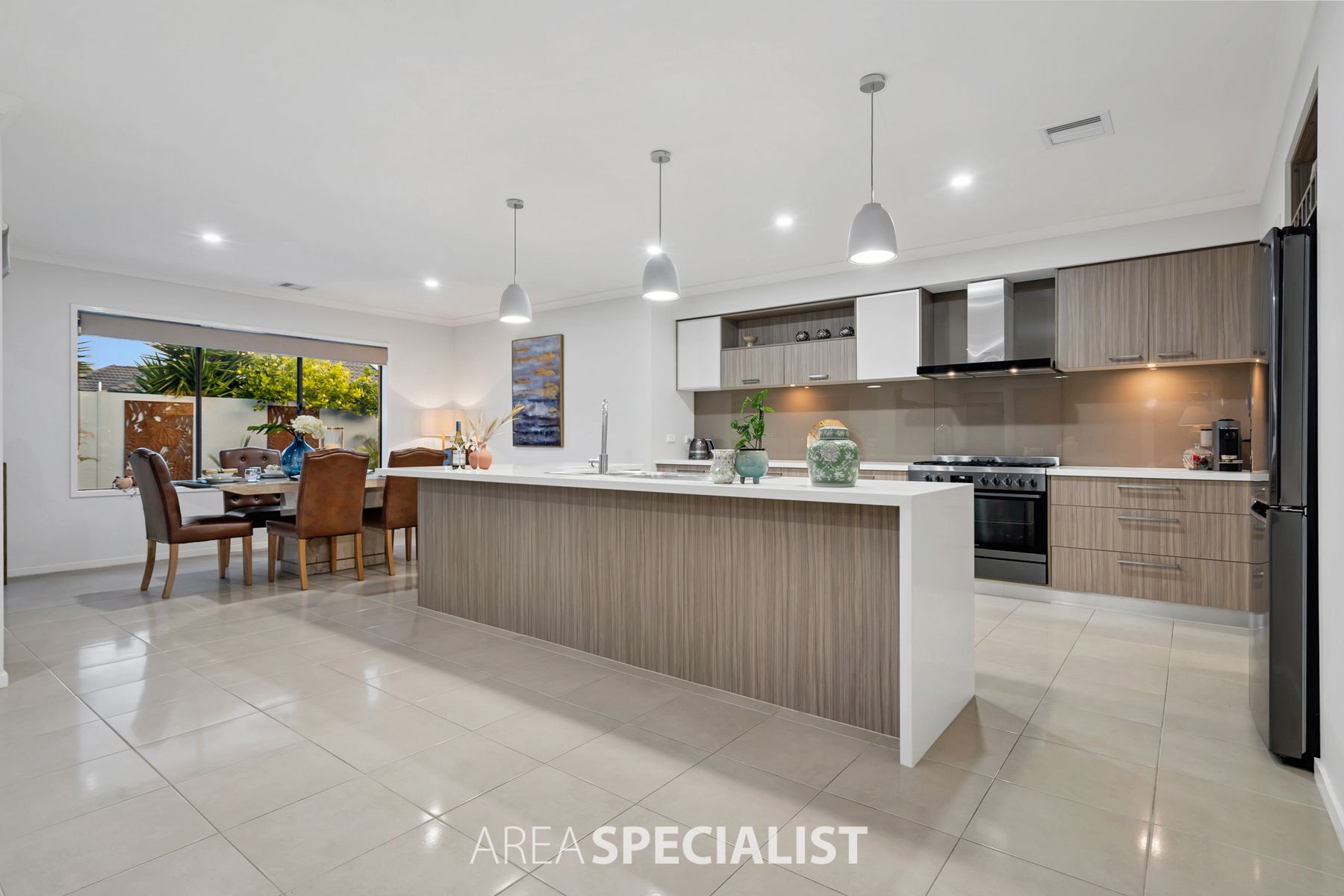 10 Blackforest Way, Clyde North, VIC 3978, Clyde North - Thumbnail 7