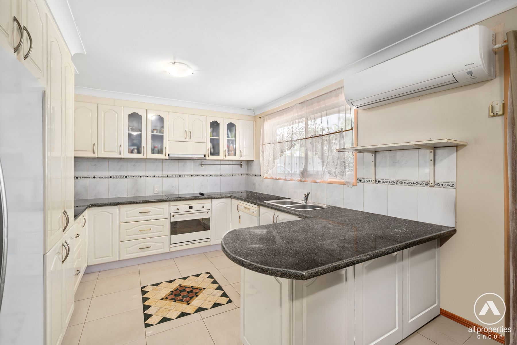 72 Peverell Street, Hillcrest QLD 4118, Hillcrest - Thumbnail 2