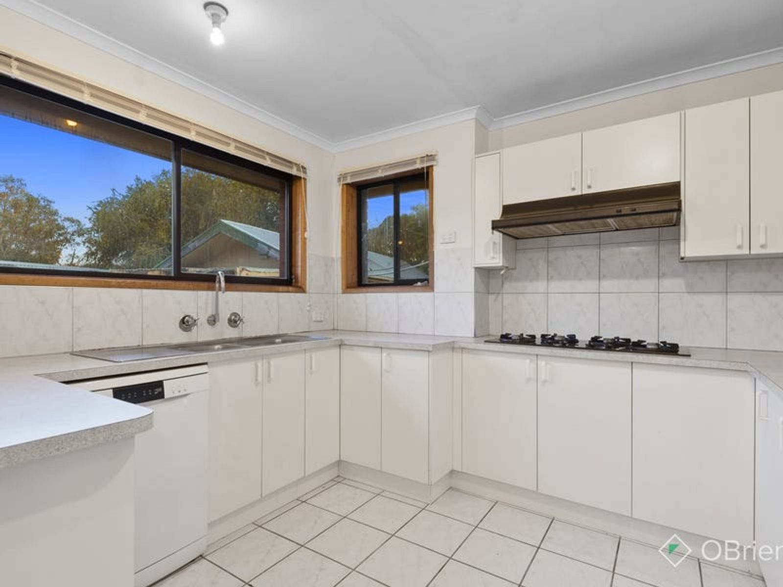24 Heatherton Road, Endeavour Hills, VIC 3802, Endeavour Hills - Thumbnail 2