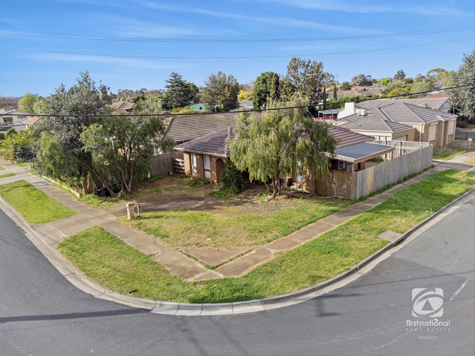 2 DALTON DRIVE, Melton South VIC 3338